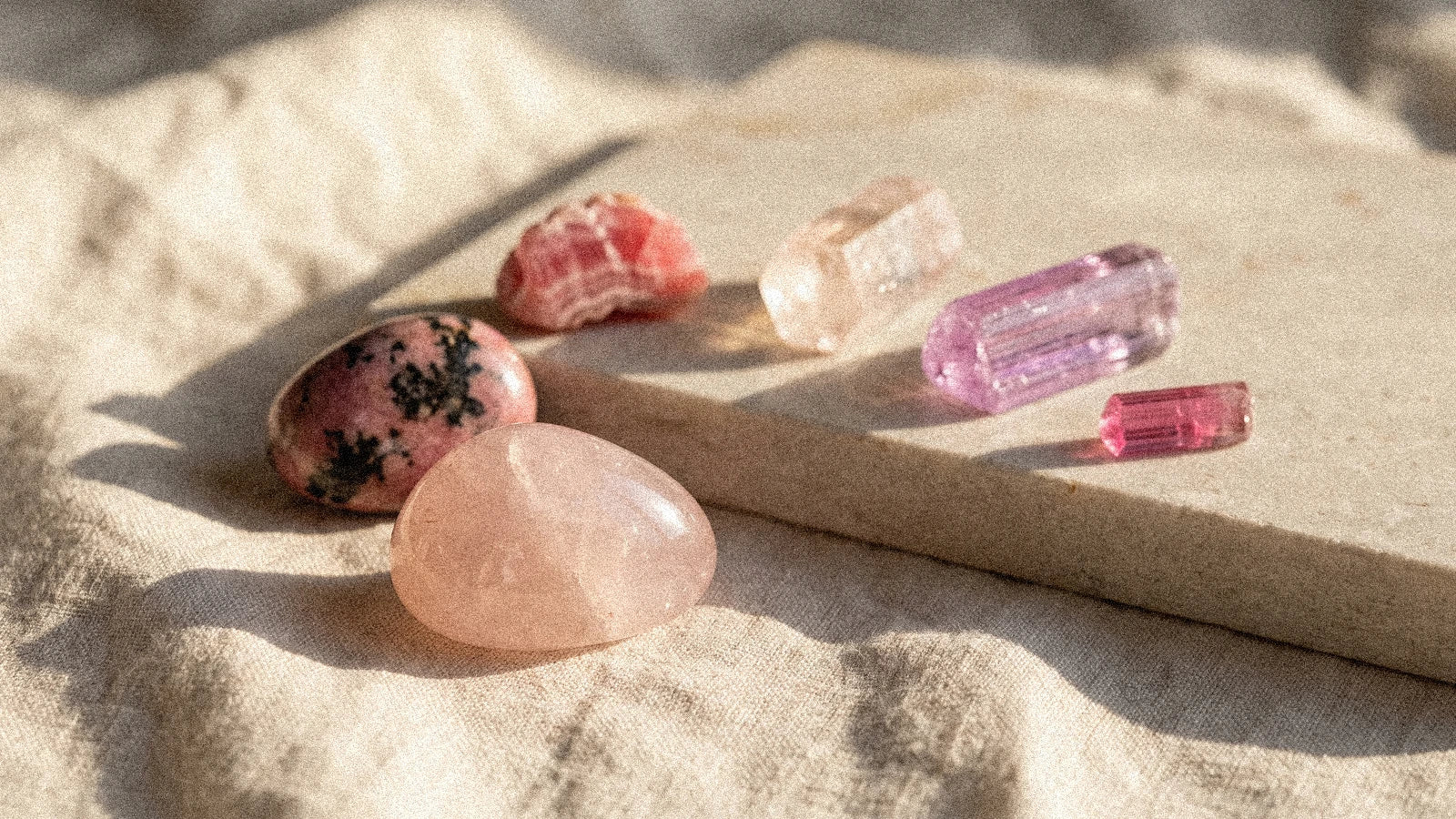 Pierres roses : amour, tendresse, douceur du cœur