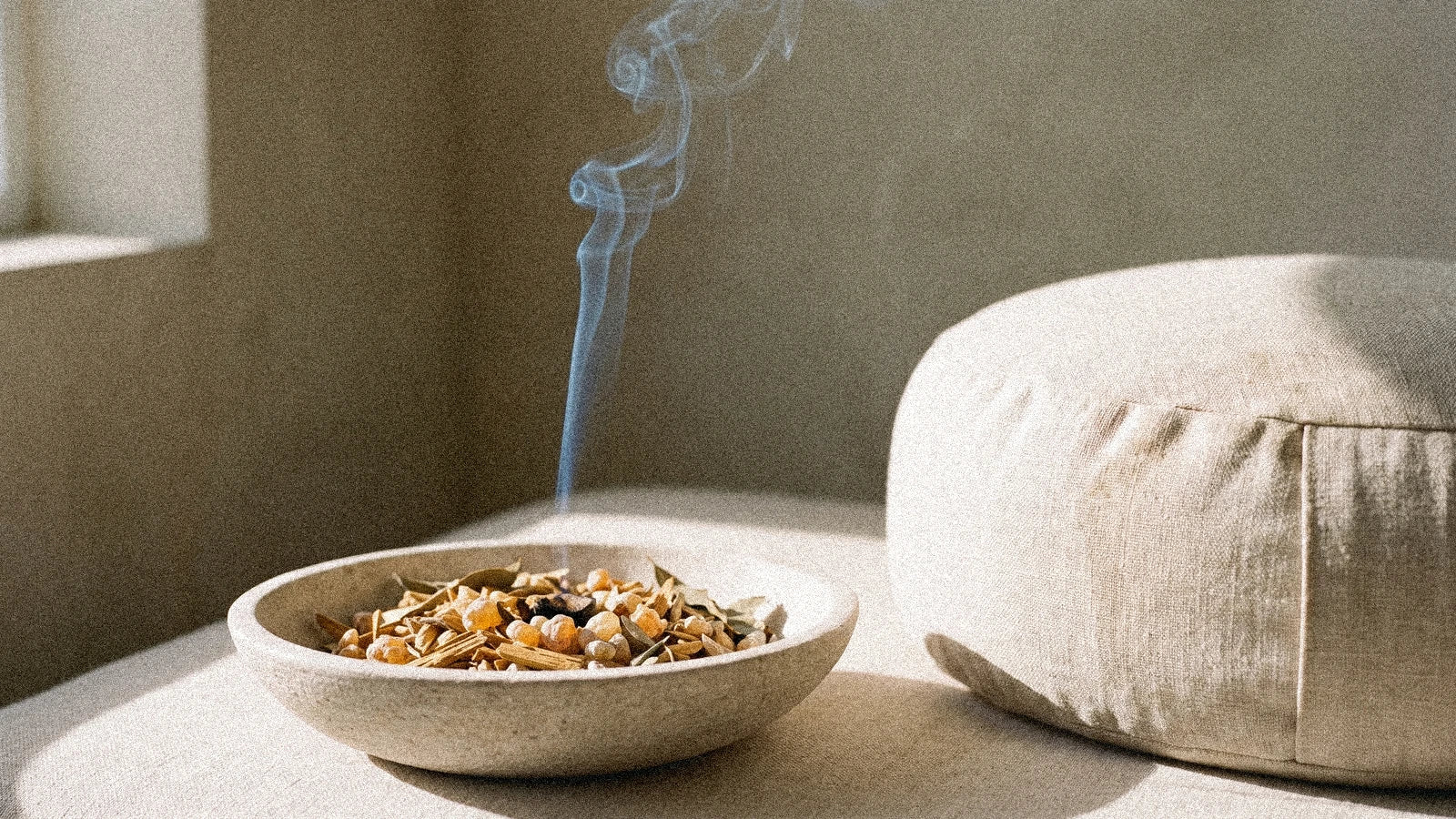 Encens de méditation : 5 mélanges pour s'asseoir