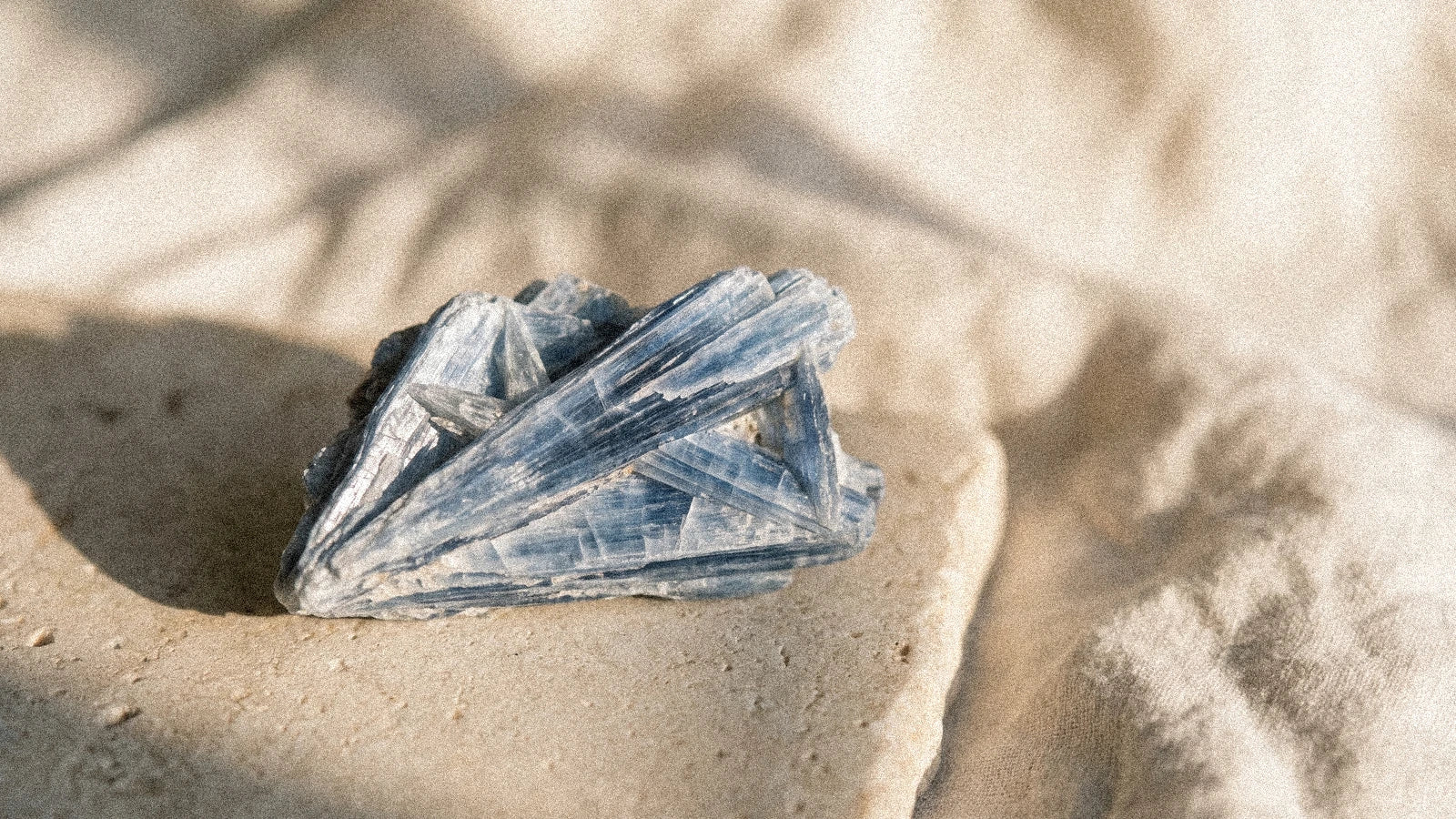 La cyanite : la pierre bleue de l'alignement