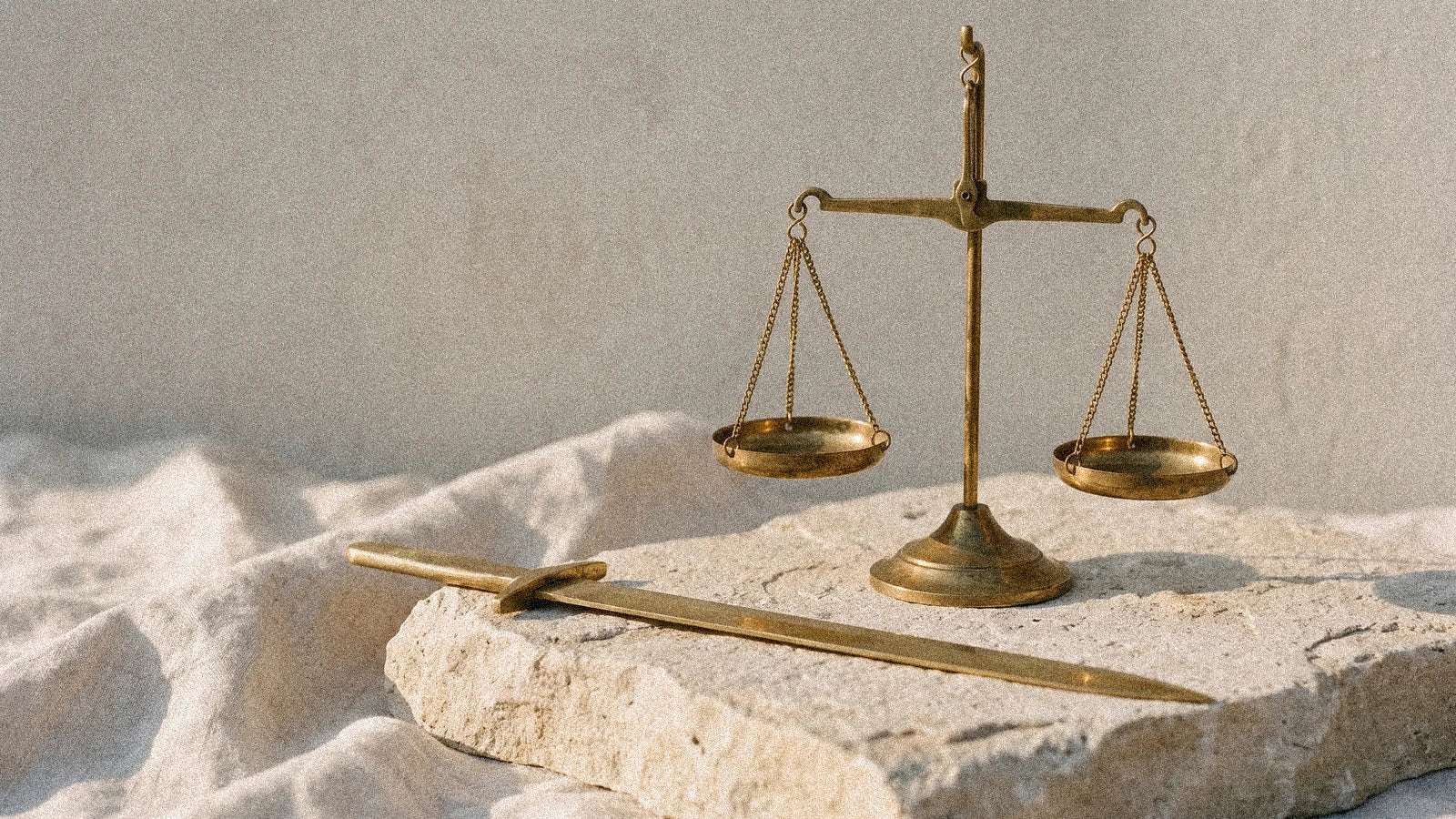La Justice (Arcane VIII) — Tarot de Marseille : signification, symboles et lecture