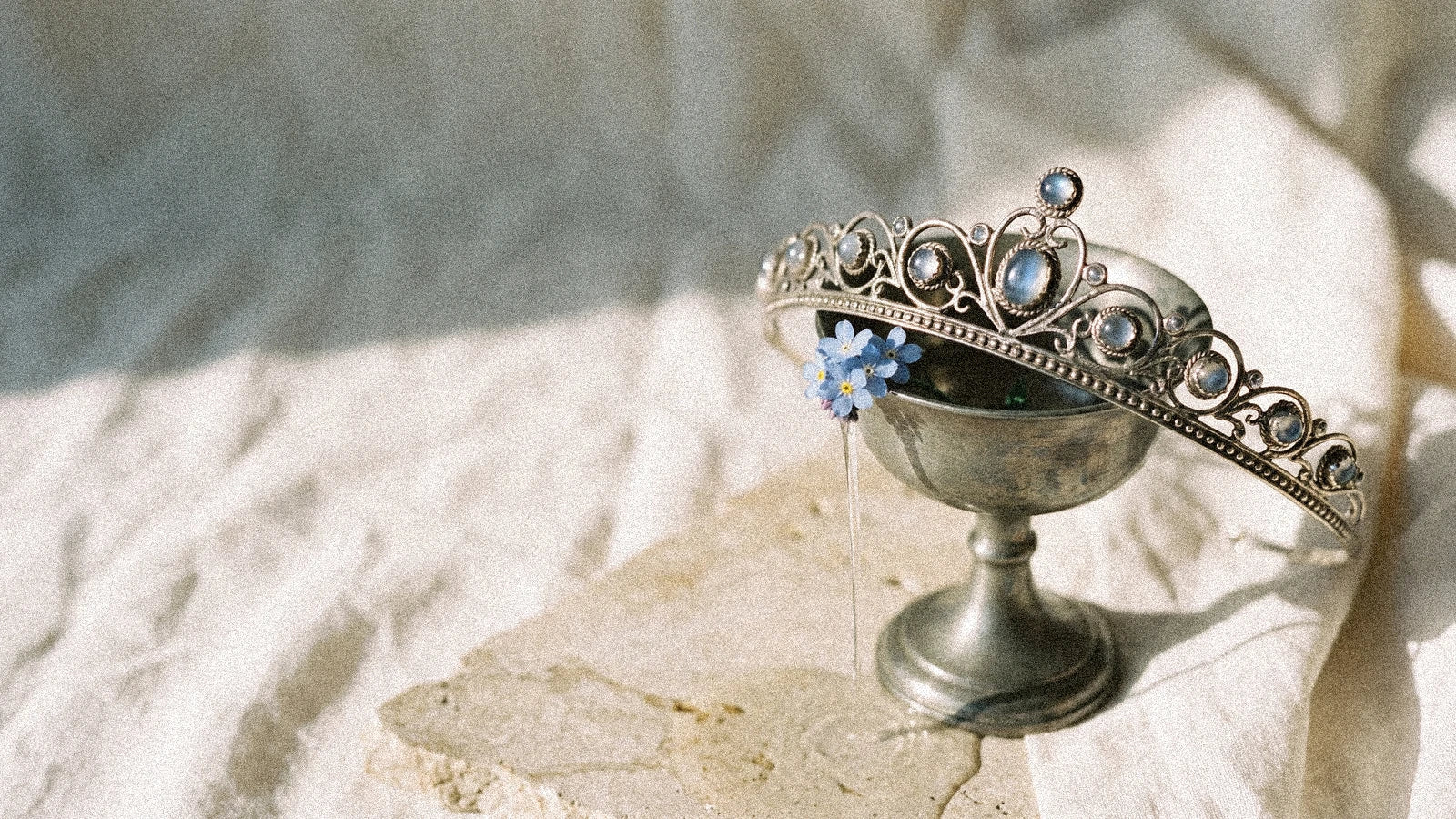 Reine de Coupes : signification, intuition, compassion, tirage