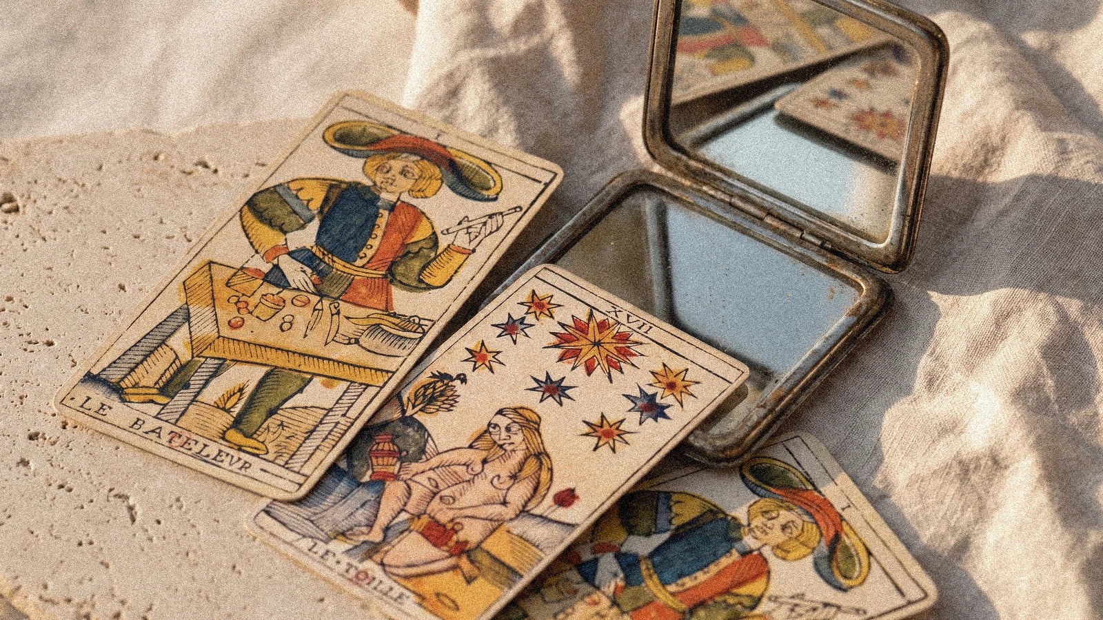 Peut-on tirer le tarot pour soi-même ? Le mythe et la méthode honnête