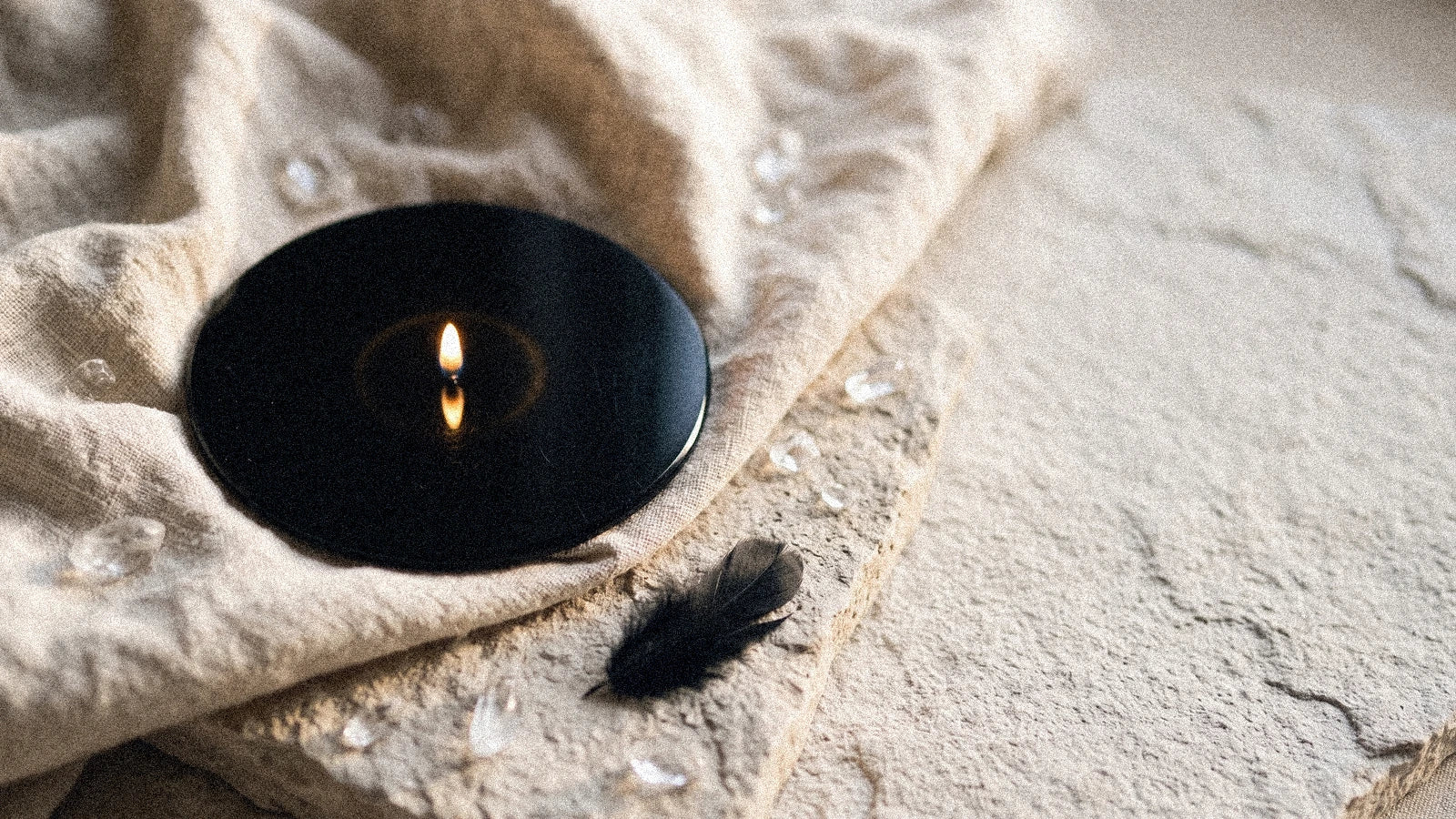 Le scrying : divination par le miroir noir et la boule de cristal