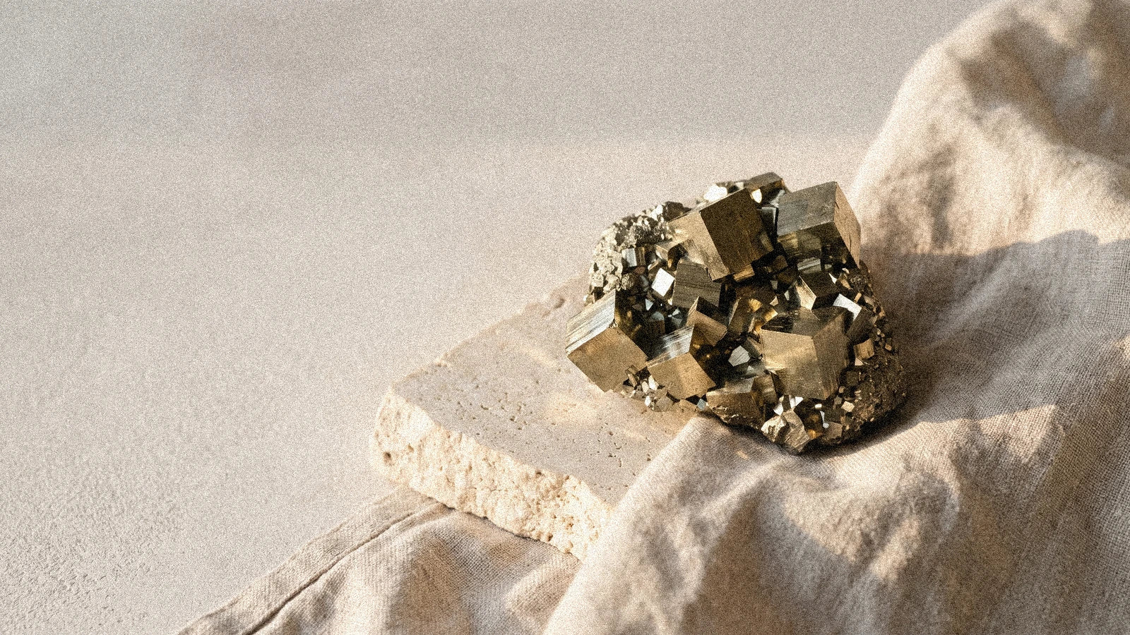 La pyrite : l'or des fous, pierre de l'abondance pragmatique