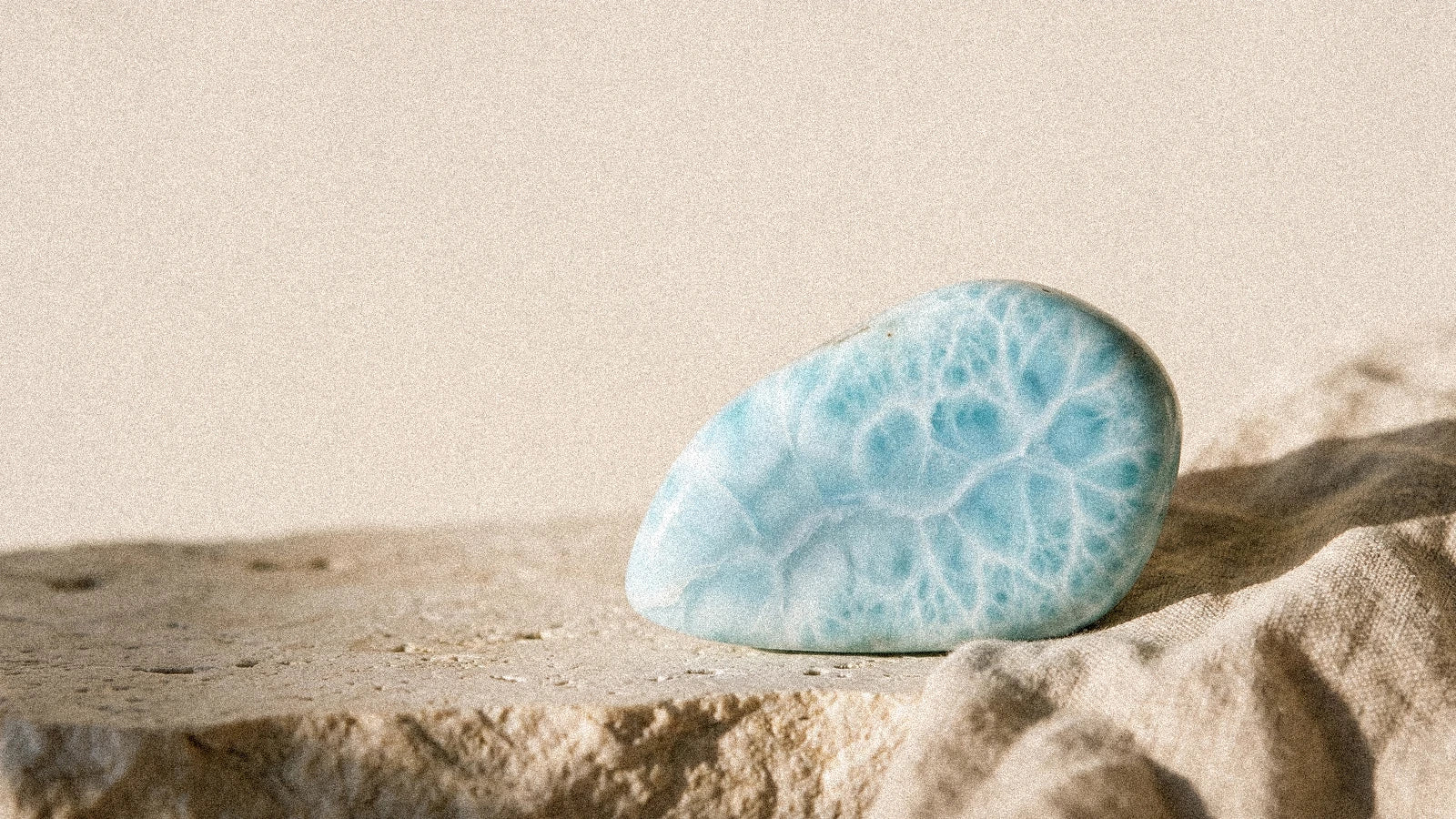 Le larimar : la pierre des Caraïbes pour l'éloquence