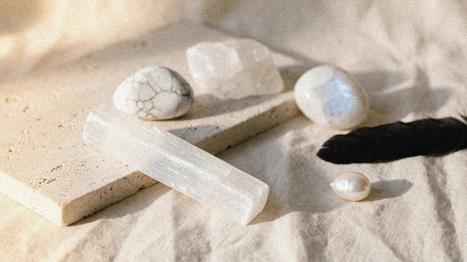 Pierres blanches : pureté, purification, clarté lumineuse
