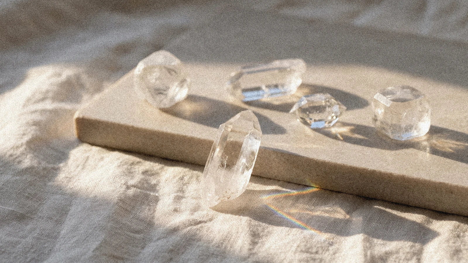 Pierres transparentes : clarté, amplification, intentions pures