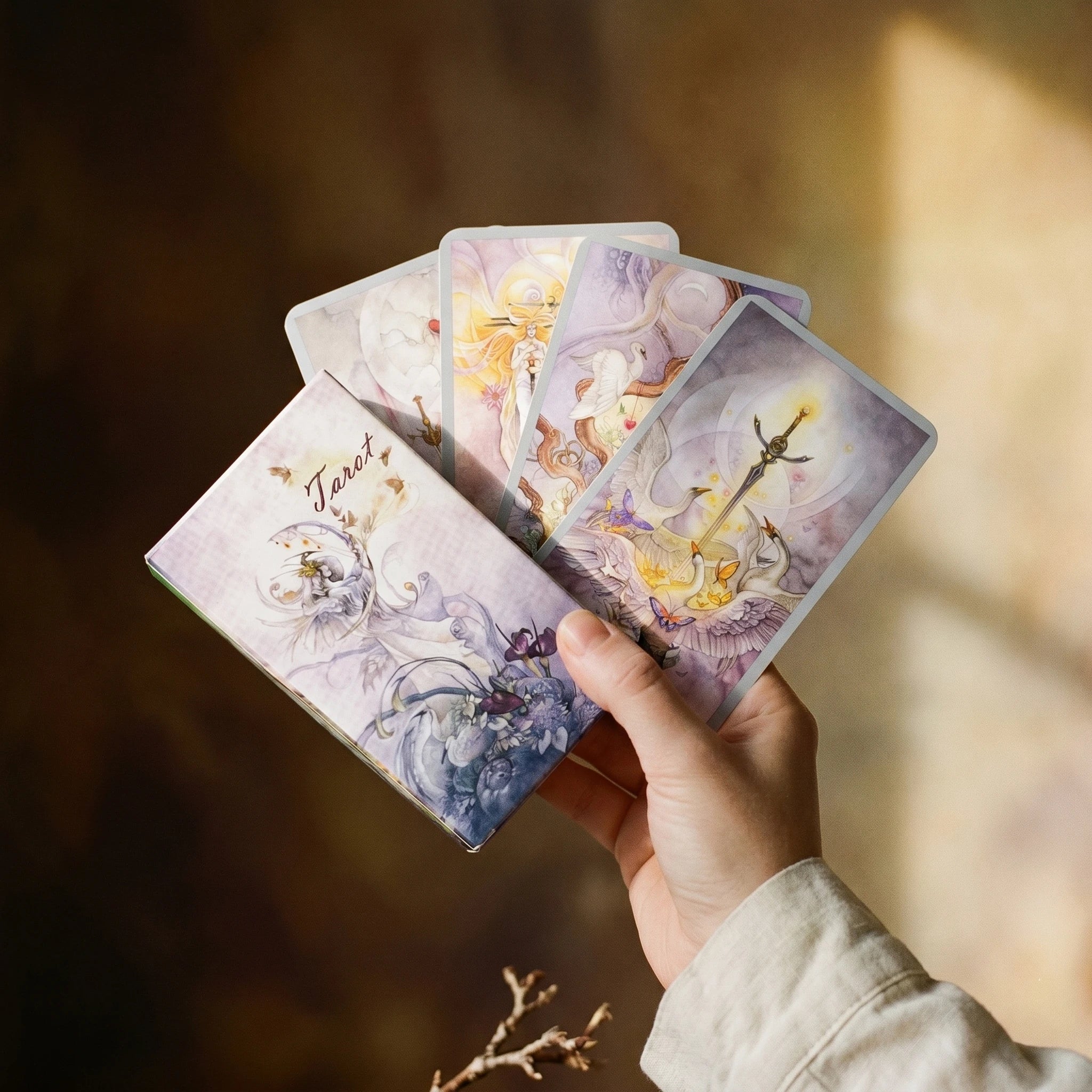 Le Shadowscapes — Tarot divinatoire aquarelle féérique — porté · AURÆN Objets Sacrés