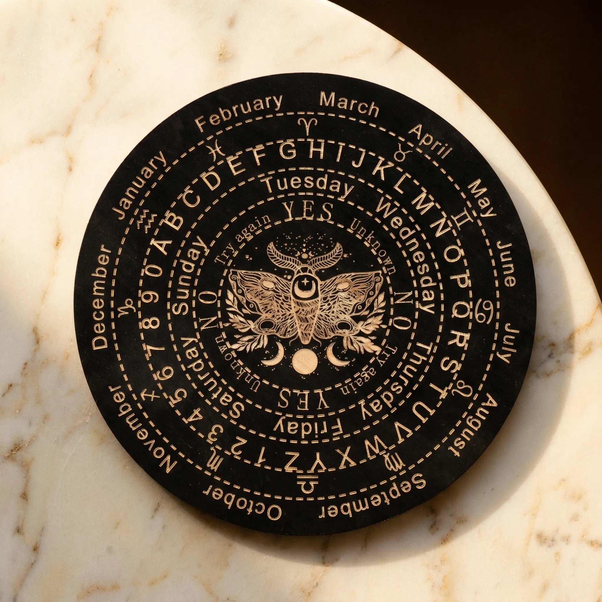 Le Cadran — Planche de radiesthésie divinatoire — détail matière · AURÆN Objets Sacrés