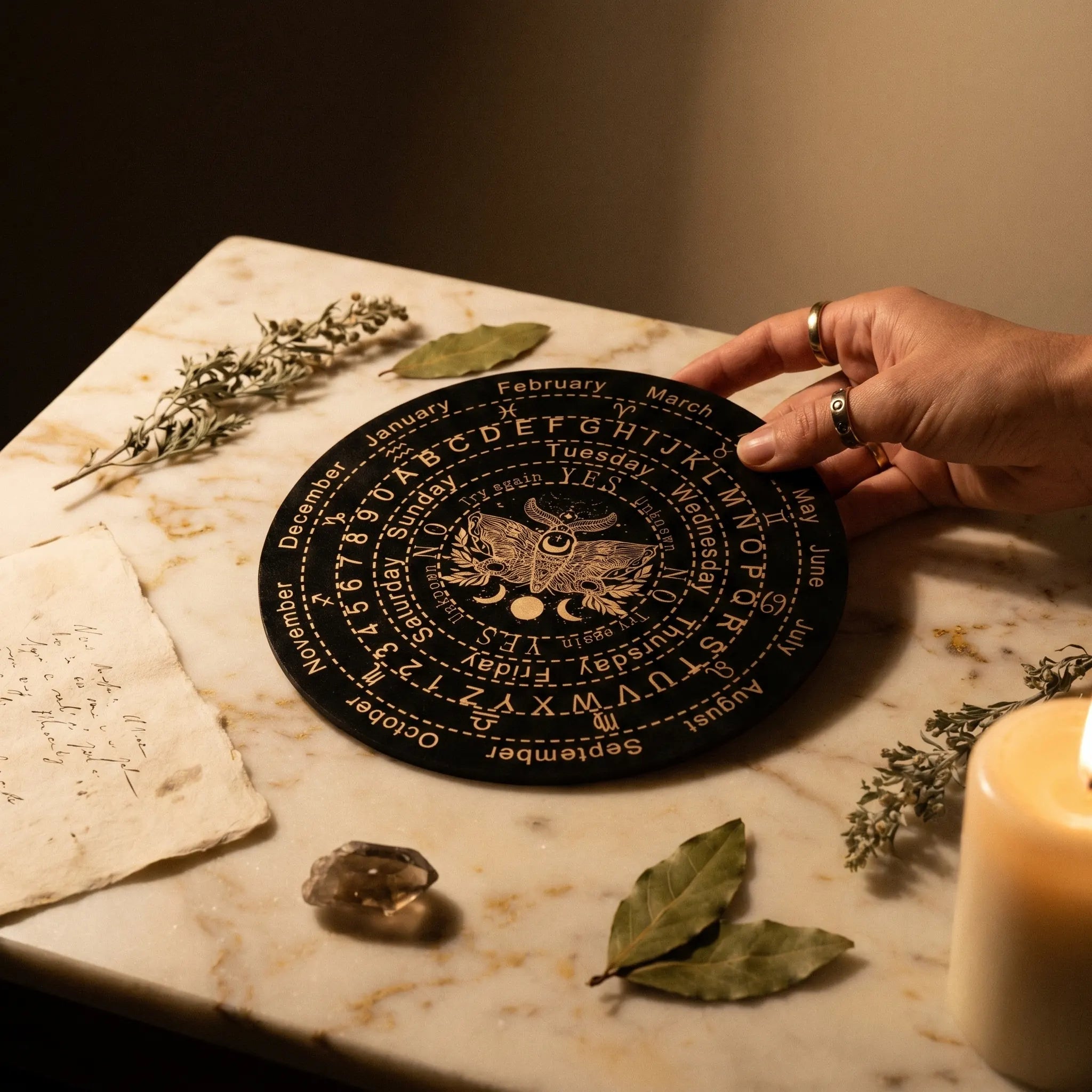 Le Cadran — Planche de radiesthésie divinatoire — mise en scène rituelle · AURÆN Objets Sacrés