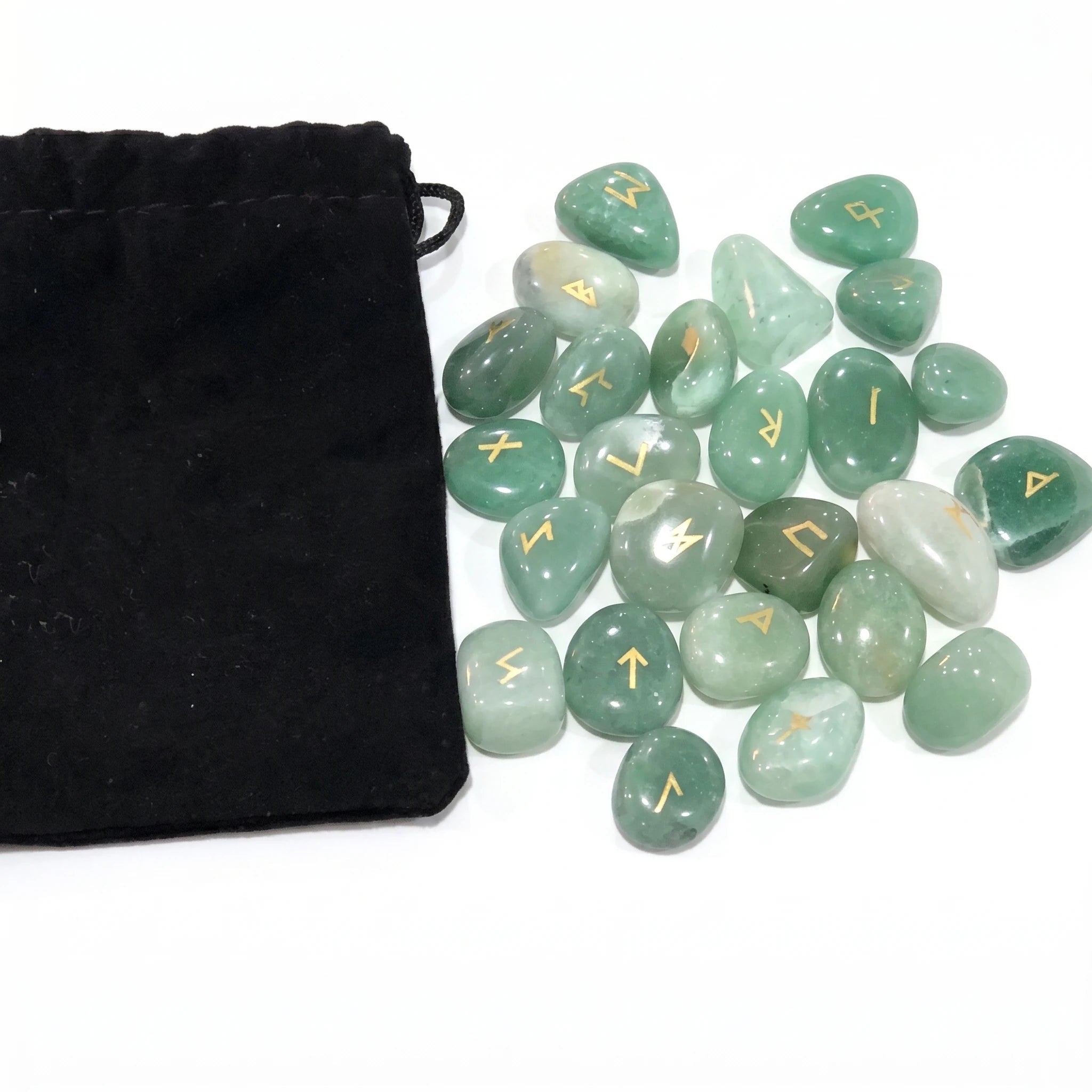 Les Runes de Fluorite — Set divinatoire viking — packshot fond blanc · AURÆN Objets Sacrés
