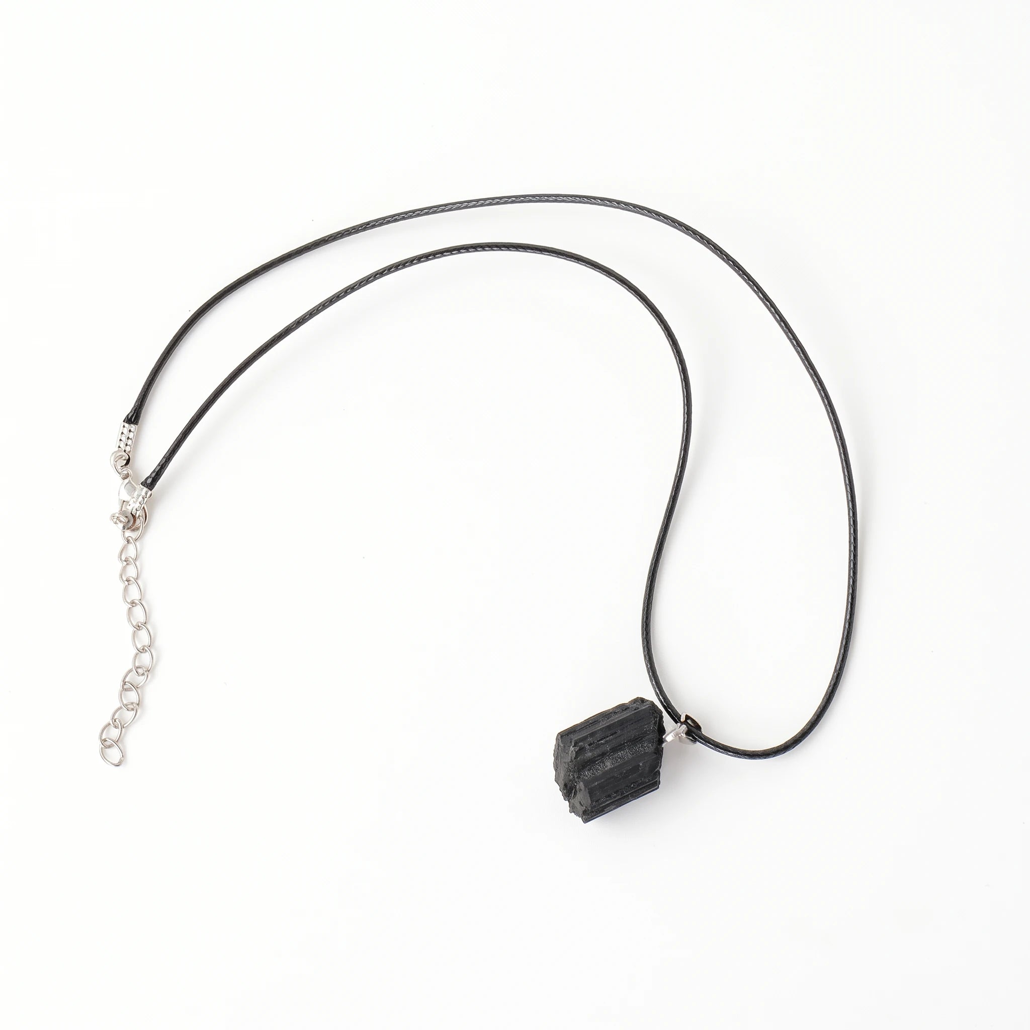 La Tourmaline Noire — Collier pendentif pierre de protection — packshot fond blanc · AURÆN Pierres d'Âme