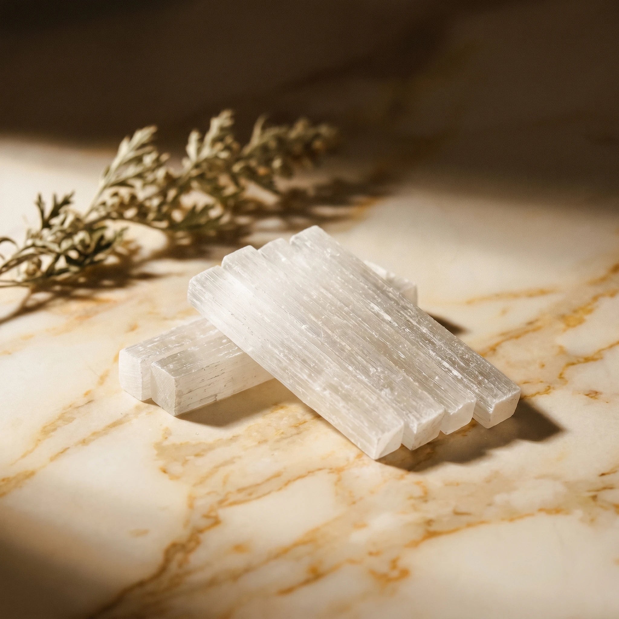 La Sélénite du Maroc — Set barre & plaque cristal blanc purifiant — vue principale · AURÆN Pierres d'Âme