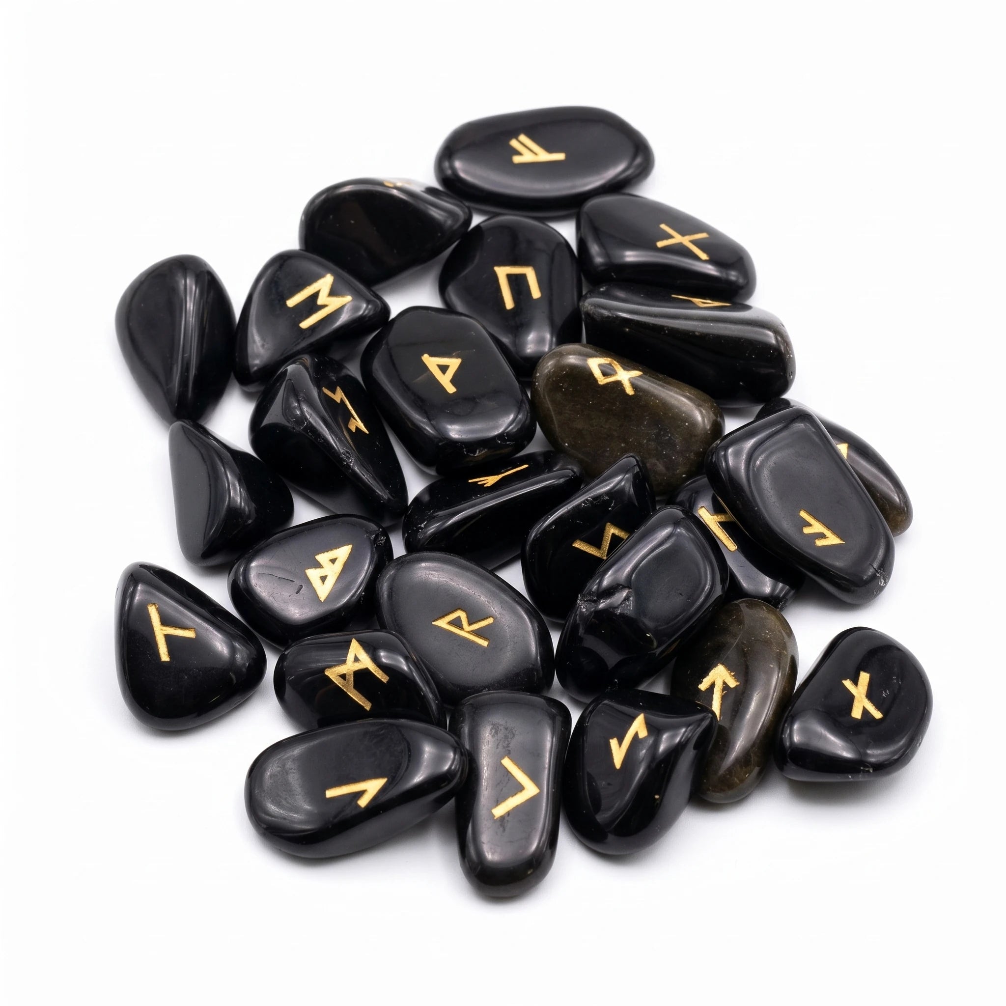 Les Runes d'Obsidienne — Set divinatoire viking — packshot fond blanc · AURÆN Objets Sacrés
