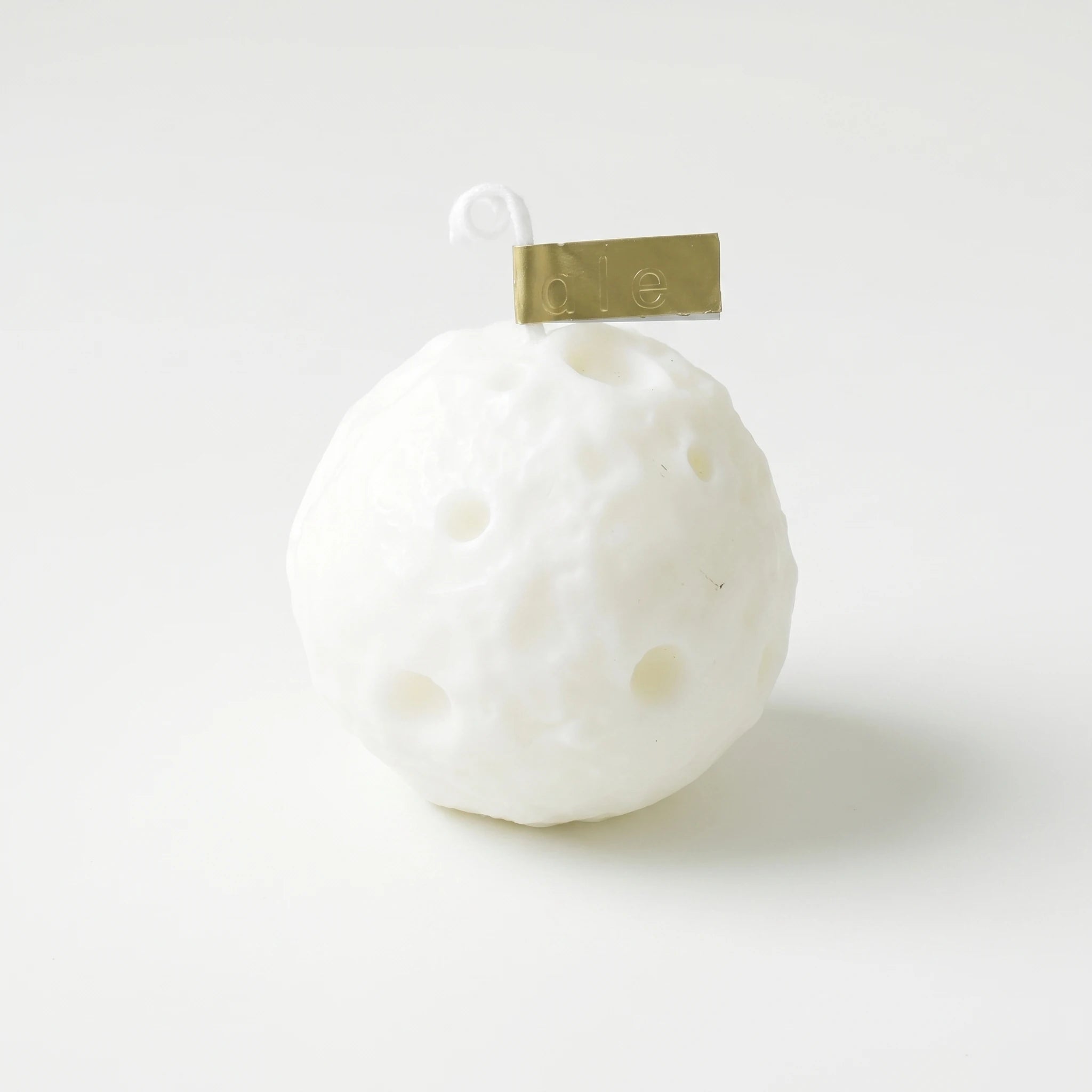 La Lune — Bougie en forme de croissant lunaire — packshot fond blanc · AURÆN Rituels d'Or