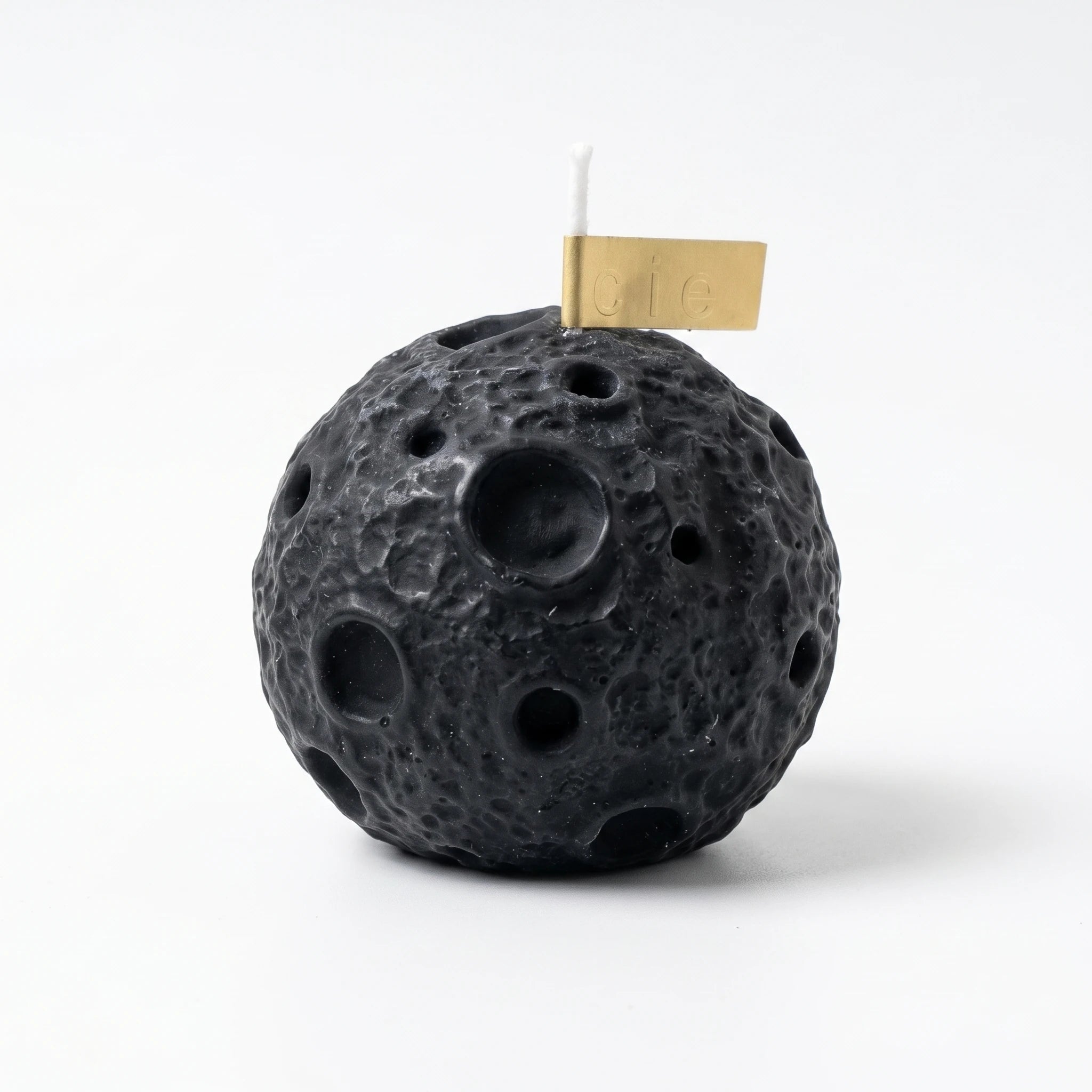 La Lune — Bougie en forme de croissant lunaire — packshot variante fond blanc · AURÆN Rituels d'Or