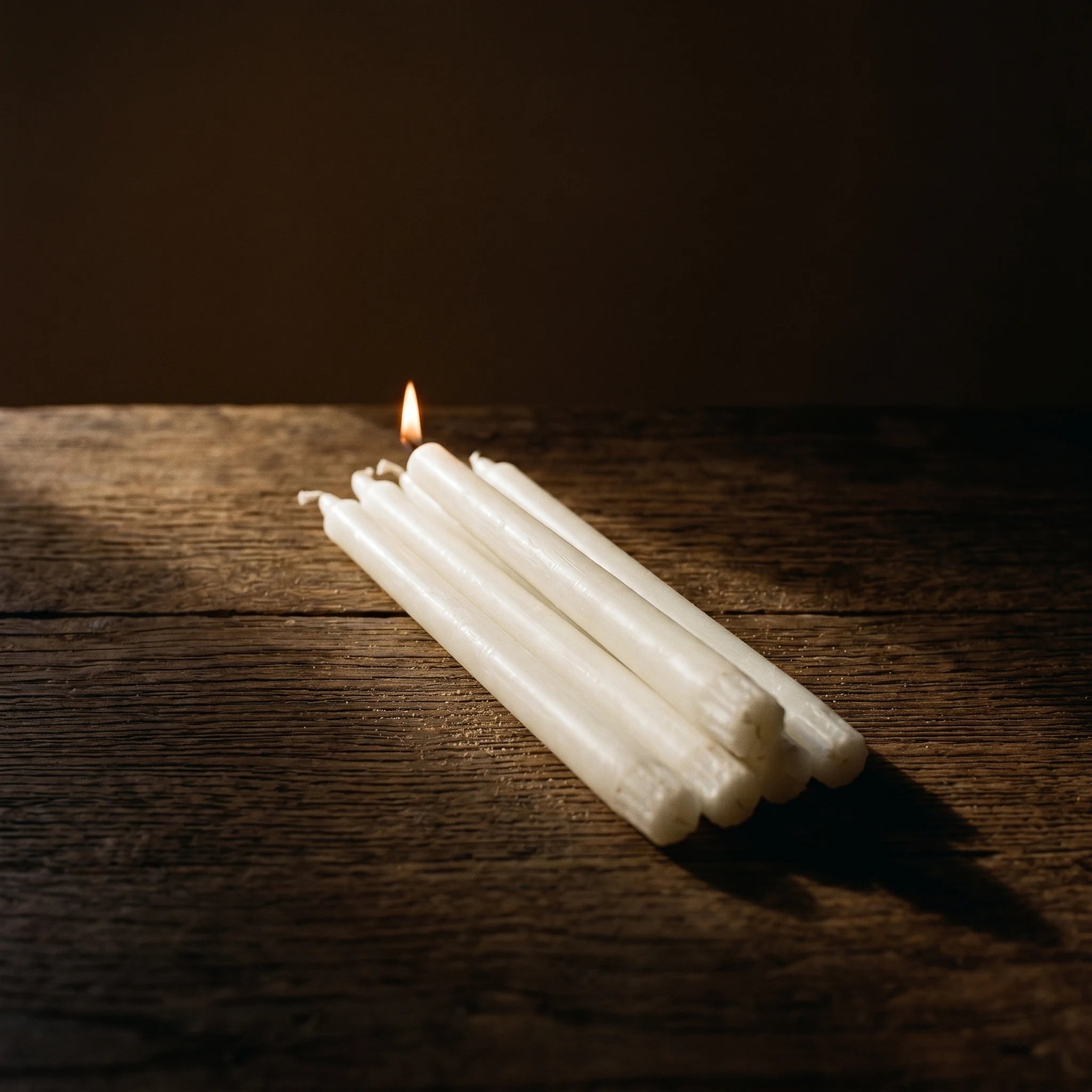 Les Sortilèges — Bougies chime de magie (10 colorées, sortilège au choix) — détail matière · AURÆN Rituels d'Or