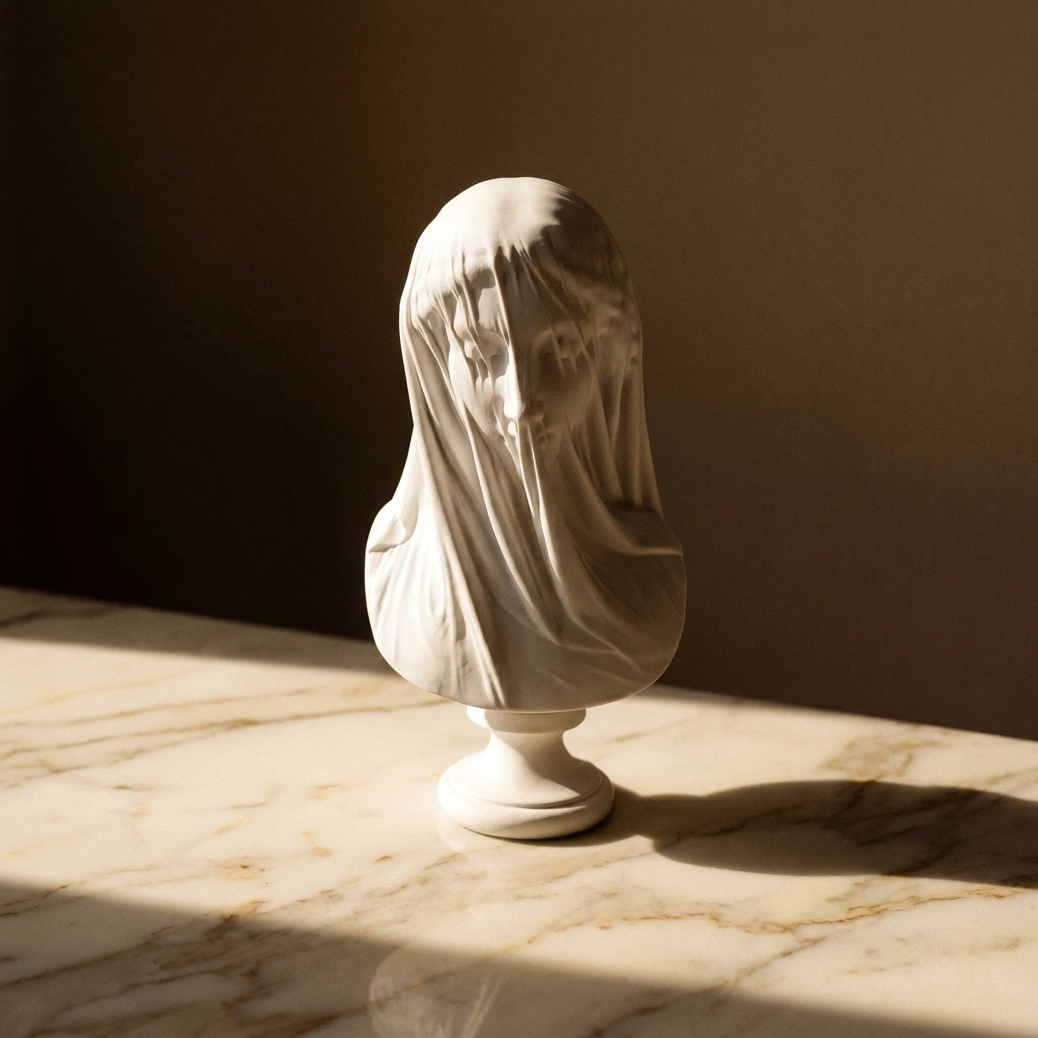 La Déesse Voilée — Buste de femme statuette mythologie classique — détail matière · AURÆN Objets Sacrés