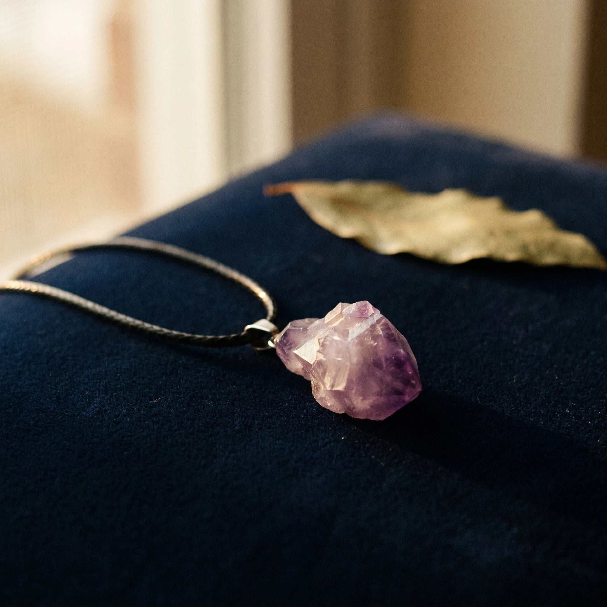 L'Améthyste Brute — Collier pendentif pierre brute — vue principale · AURÆN Pierres d'Âme