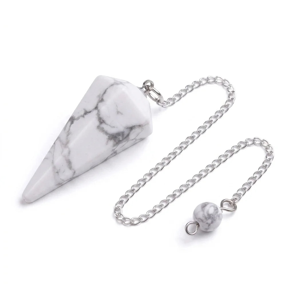 Le Pendule de Howlite — Radiesthésie pierre naturelle — packshot fond blanc · AURÆN Objets Sacrés