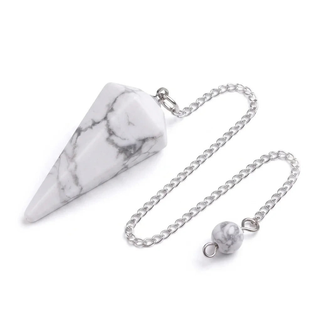 Le Pendule de Howlite — Radiesthésie pierre naturelle — packshot fond blanc · AURÆN Objets Sacrés