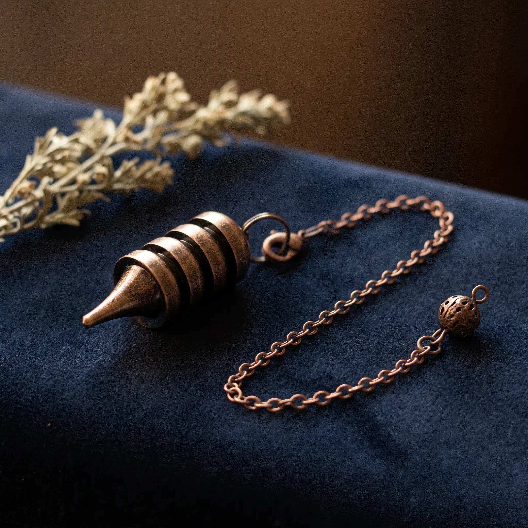 L'Au-delà — Pendule égyptien Osiris — présence variante · AURÆN Objets Sacrés