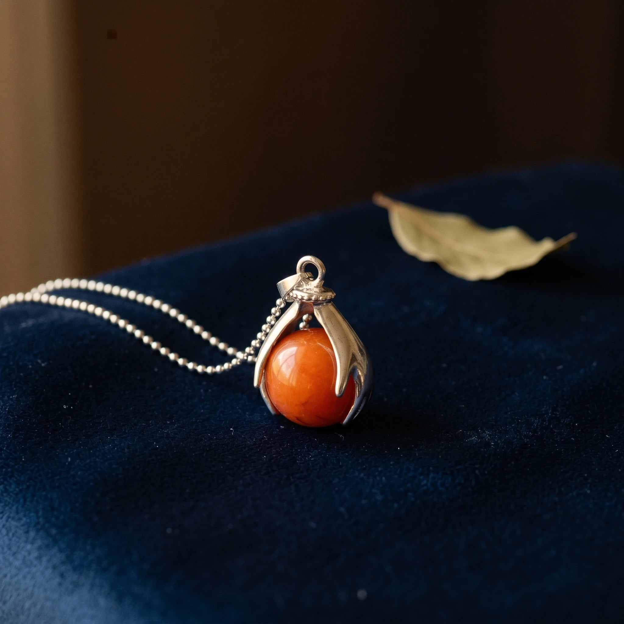 Le Jade Orange — Collier pendentif pierre solaire — vue principale · AURÆN Pierres d'Âme