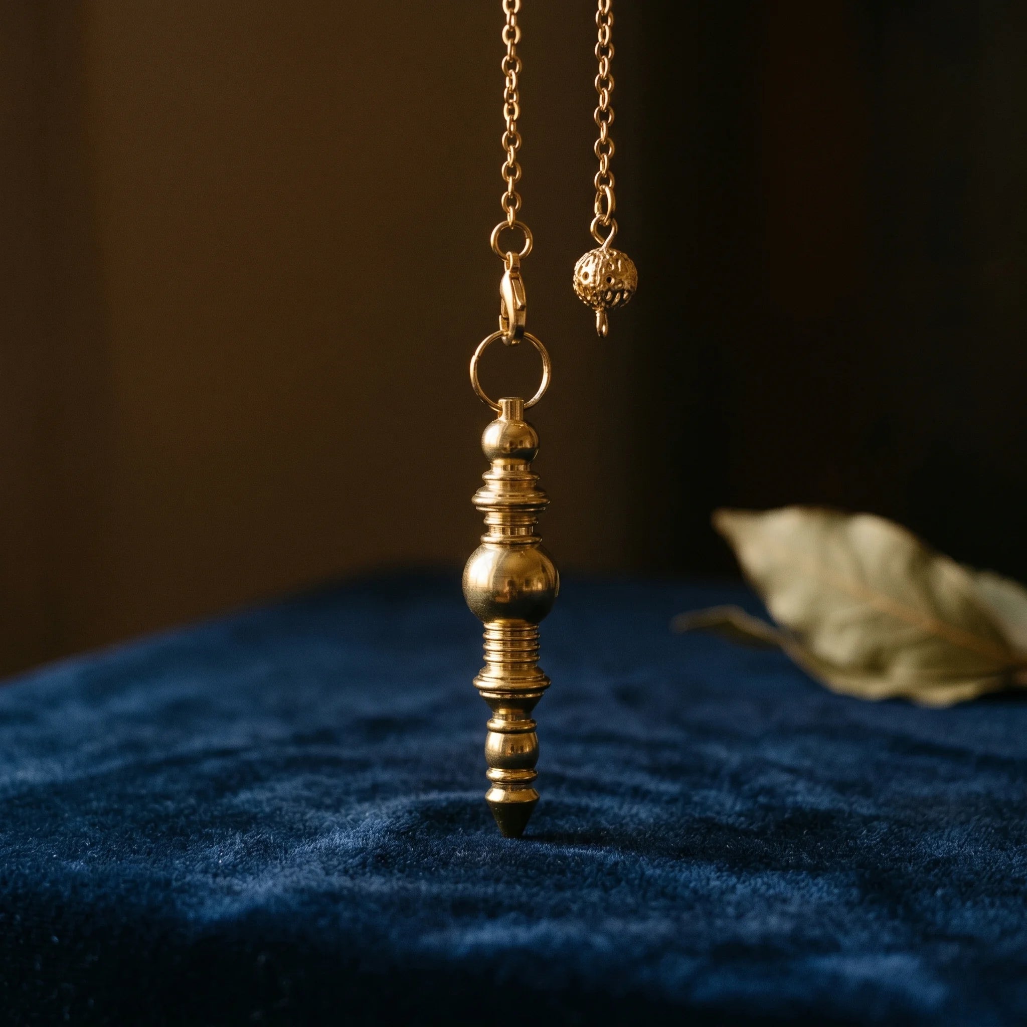 Le Pharaon — Pendule égyptien classique — vue principale · AURÆN Objets Sacrés