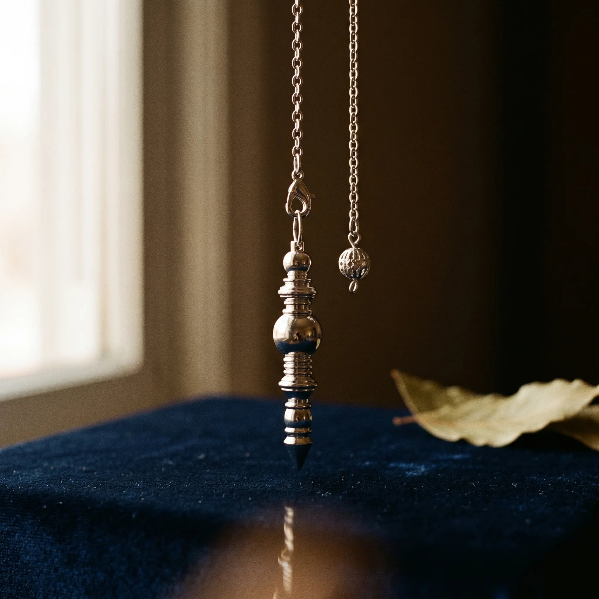 Le Pharaon — Pendule égyptien classique — présence variante · AURÆN Objets Sacrés