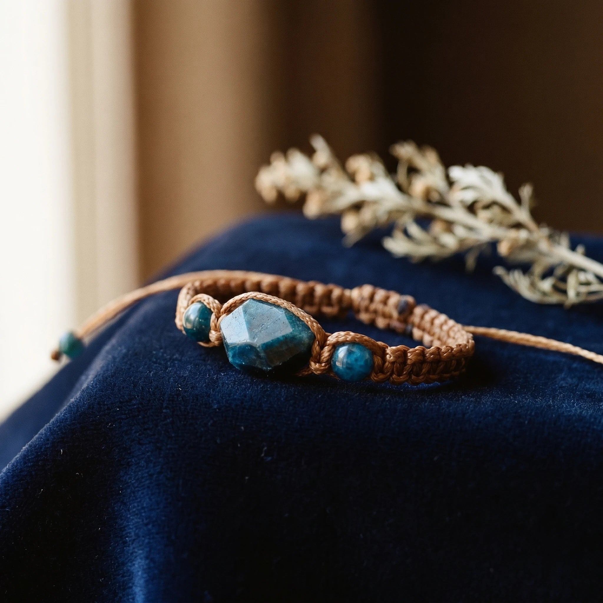 L'Apatite Pure — Bracelet variante turquoise — vue principale · AURÆN Pierres d'Âme