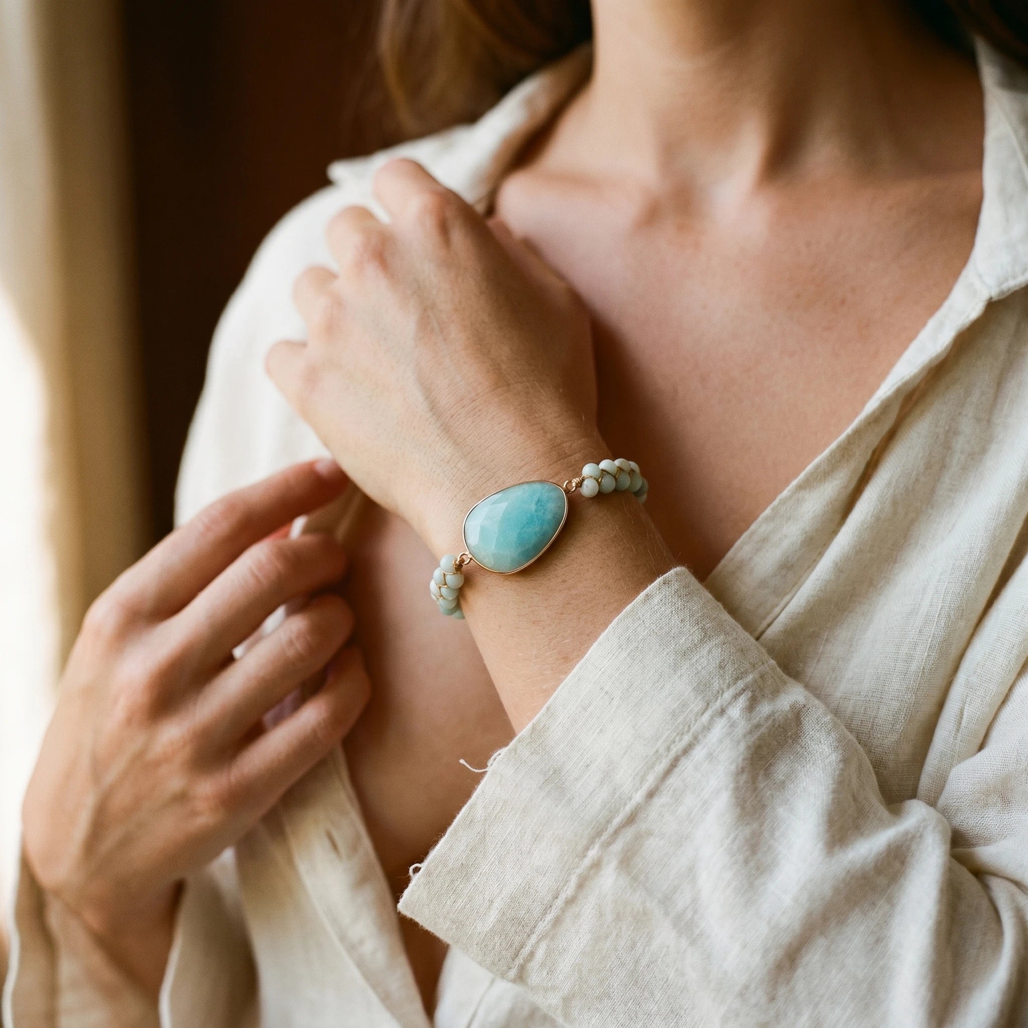 L'Amazonite — Bracelet pierre verte d'apaisement — porté · AURÆN Pierres d'Âme