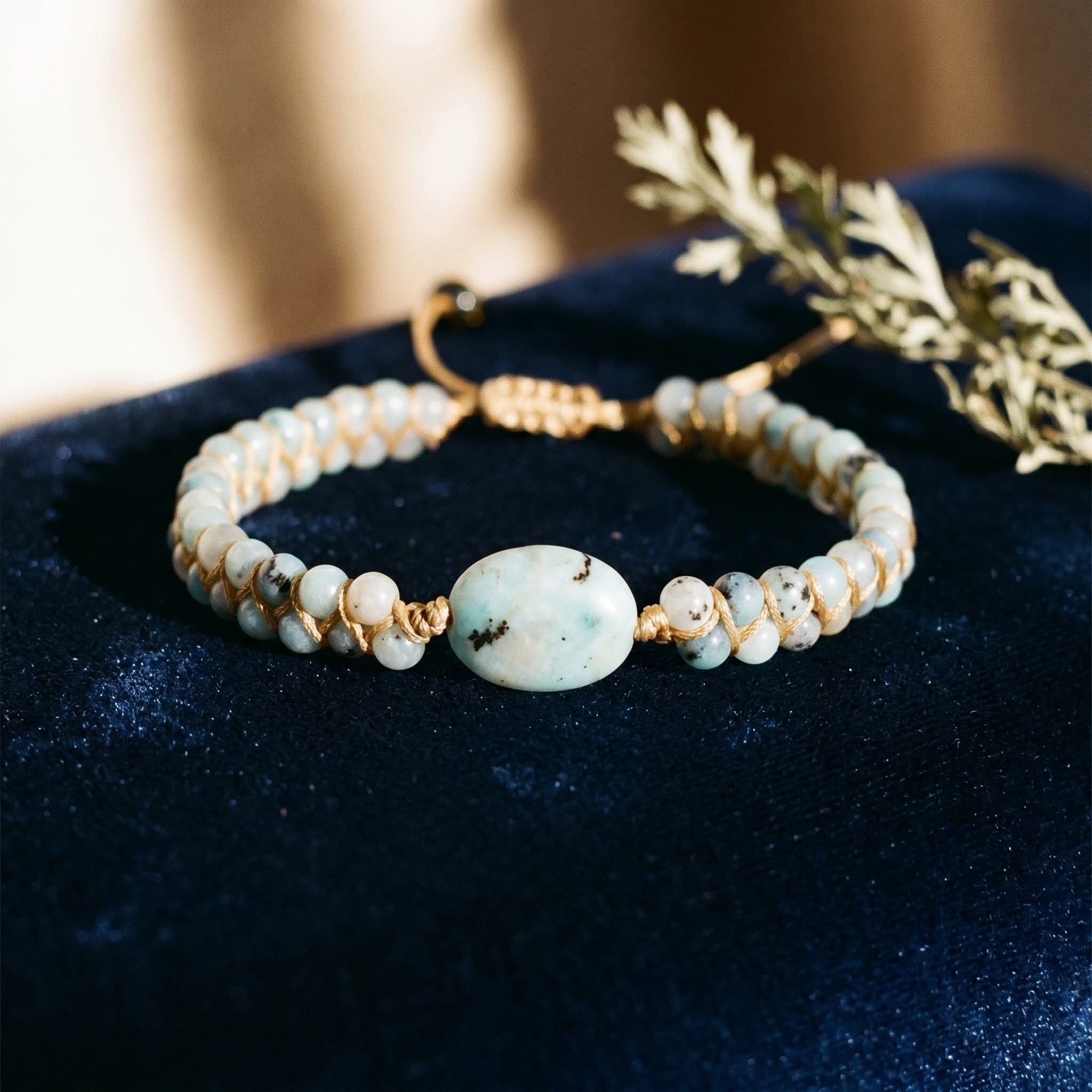 Le Jaspe Bleu — Bracelet pierre du ciel paisible — vue principale · AURÆN Pierres d'Âme