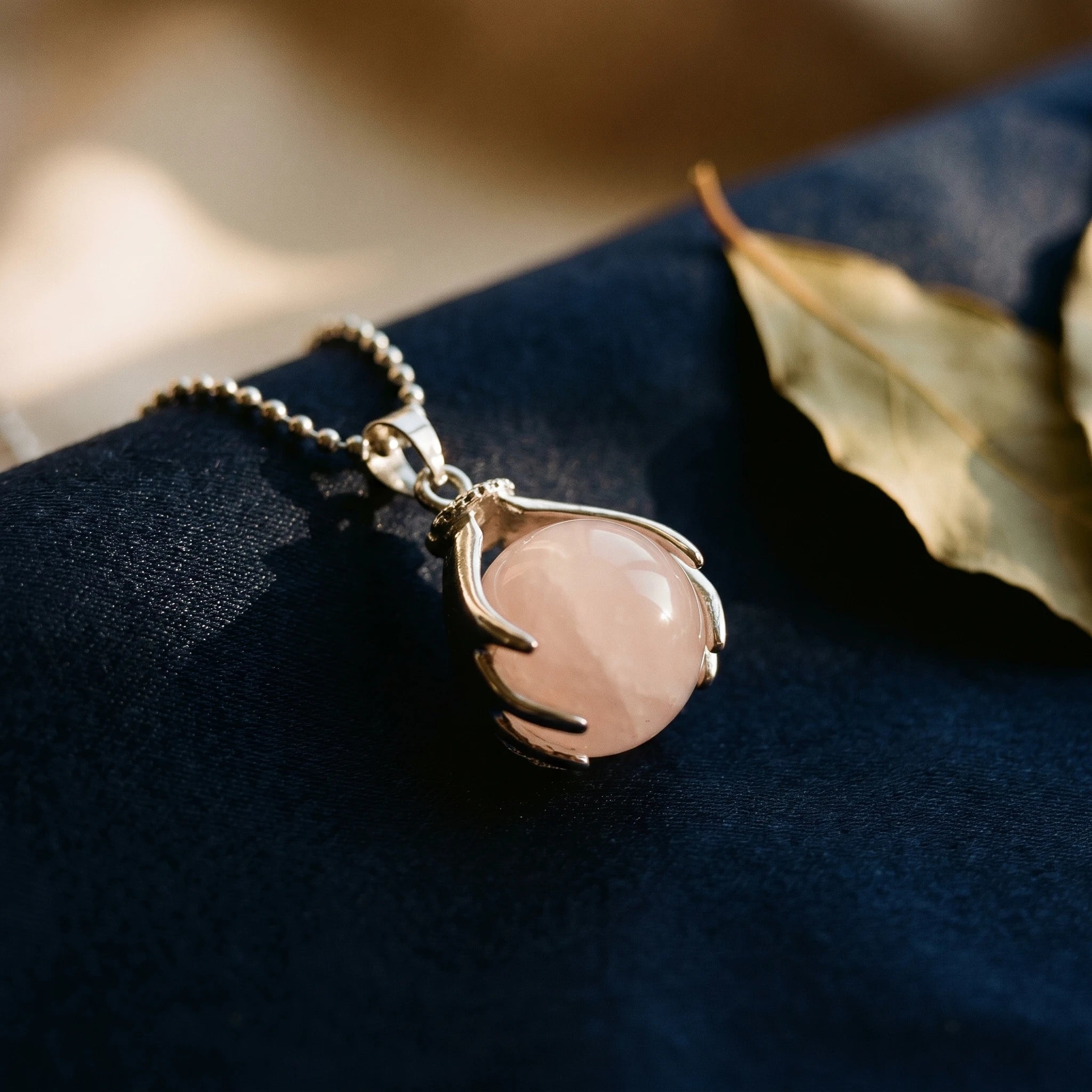 Le Quartz Rose Poli — Collier quartz rose taillé — vue principale · AURÆN Pierres d'Âme