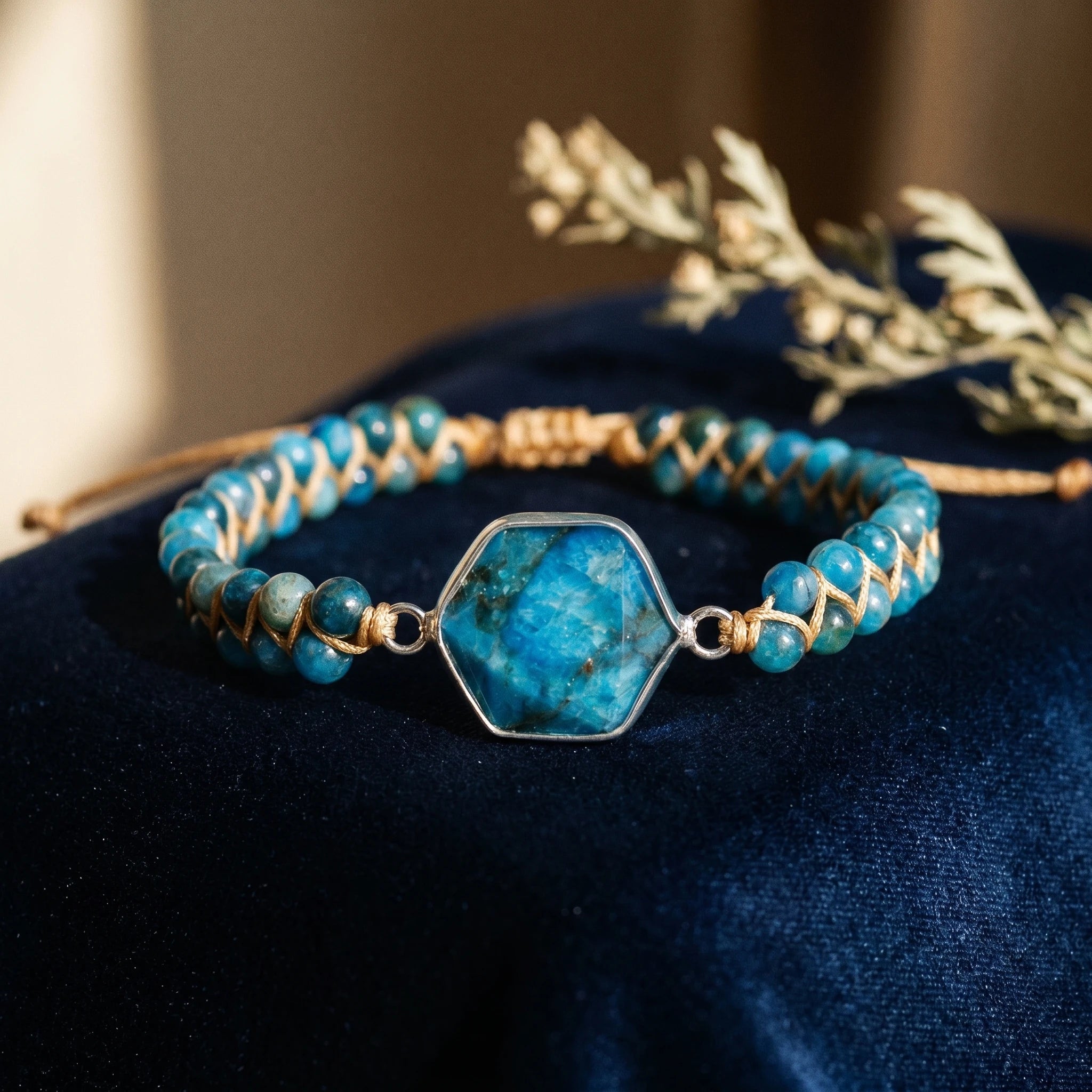 L'Apatite — Bracelet pierre bleu turquoise — vue principale · AURÆN Pierres d'Âme