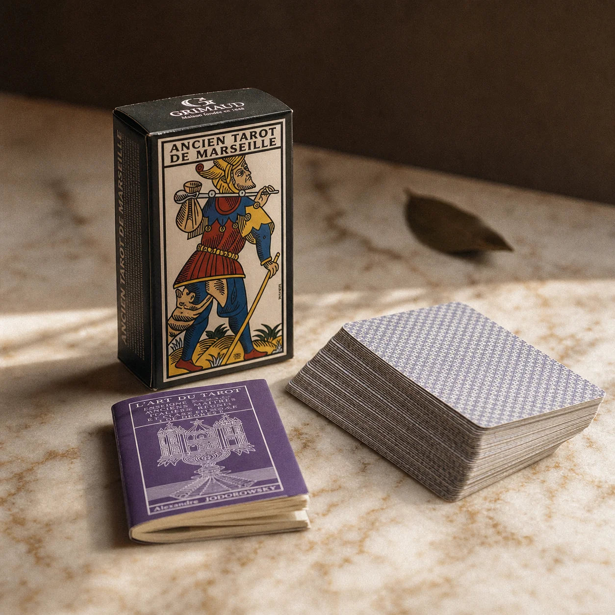 L'Augure — Tarot de Marseille traditionnel 78 cartes — vue principale · AURÆN Objets Sacrés