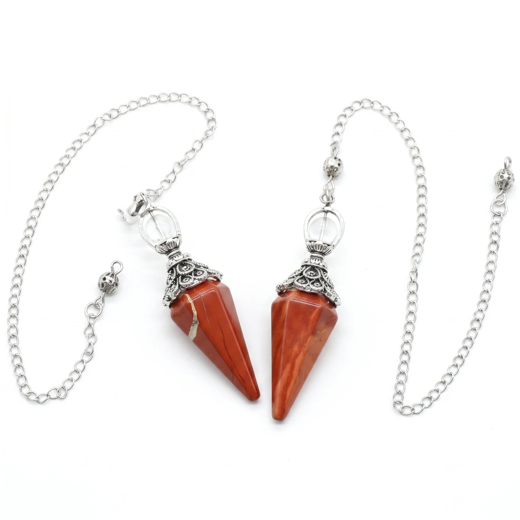 Le Pendule de Jaspe Rouge — pendule de radiesthésie en jaspe rouge naturel — packshot fond blanc · AURÆN Objets Sacrés