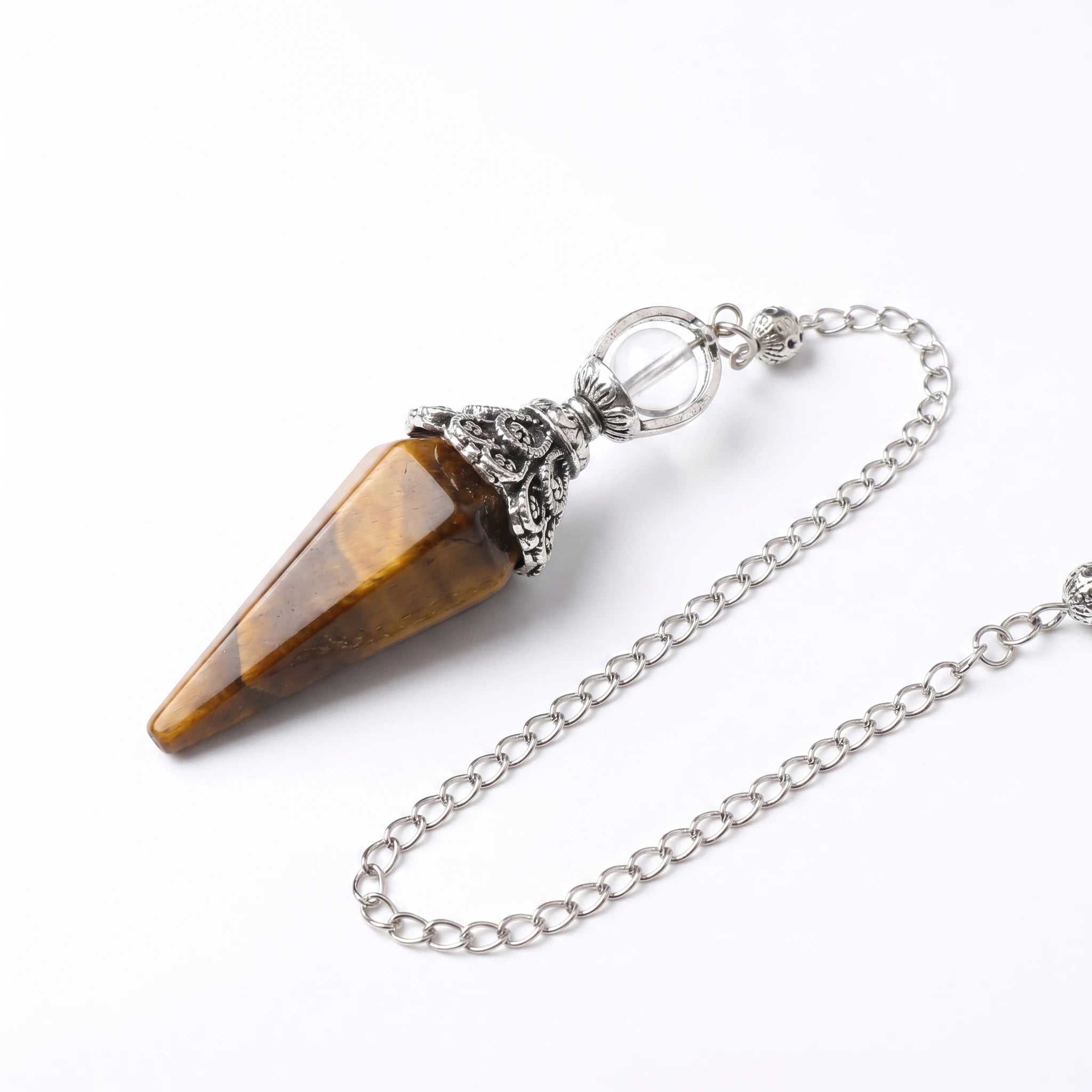 Le Pendule d'Œil de Tigre — pendule de radiesthésie en œil de tigre naturel — packshot fond blanc · AURÆN Objets Sacrés