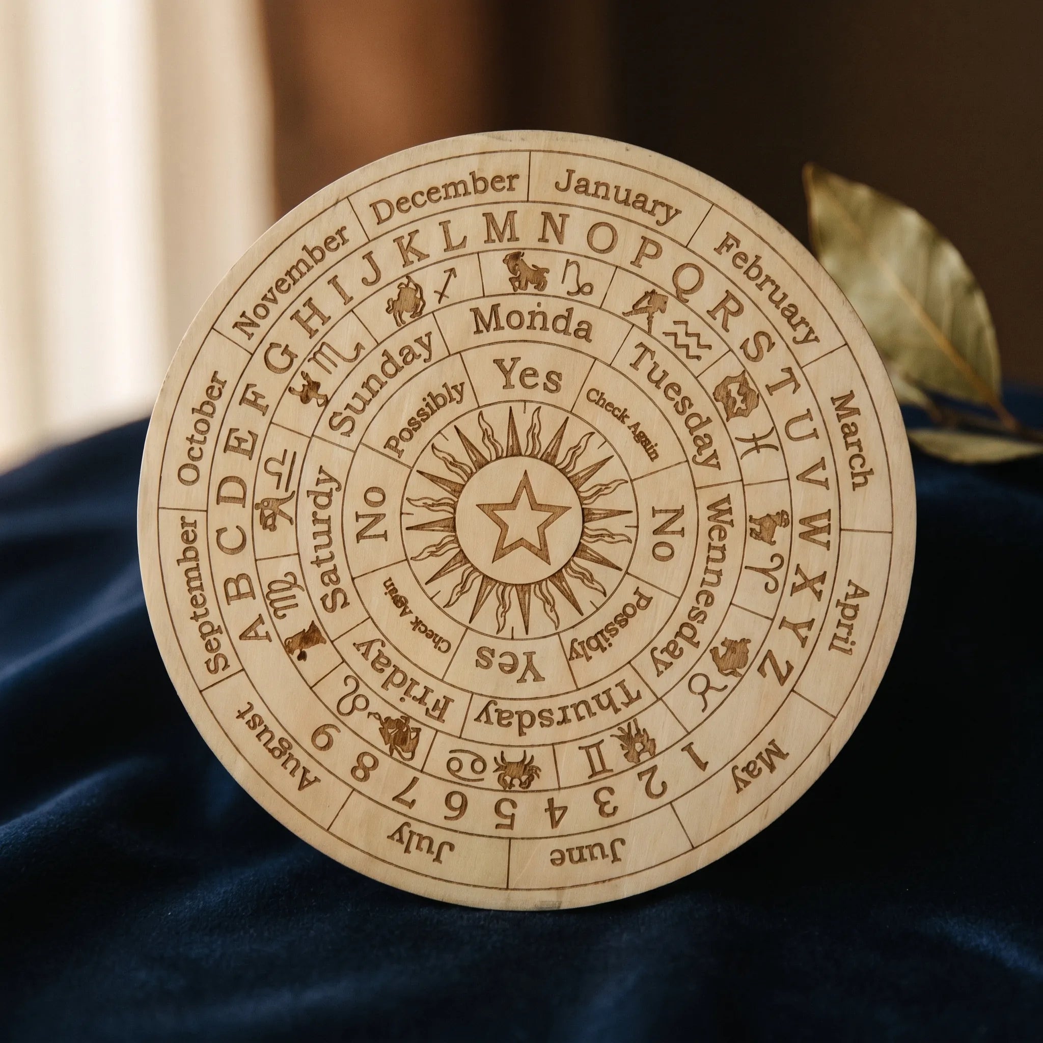 Le Cadran de Bois — Planche à pendule sculptée — présence variante · AURÆN Objets Sacrés