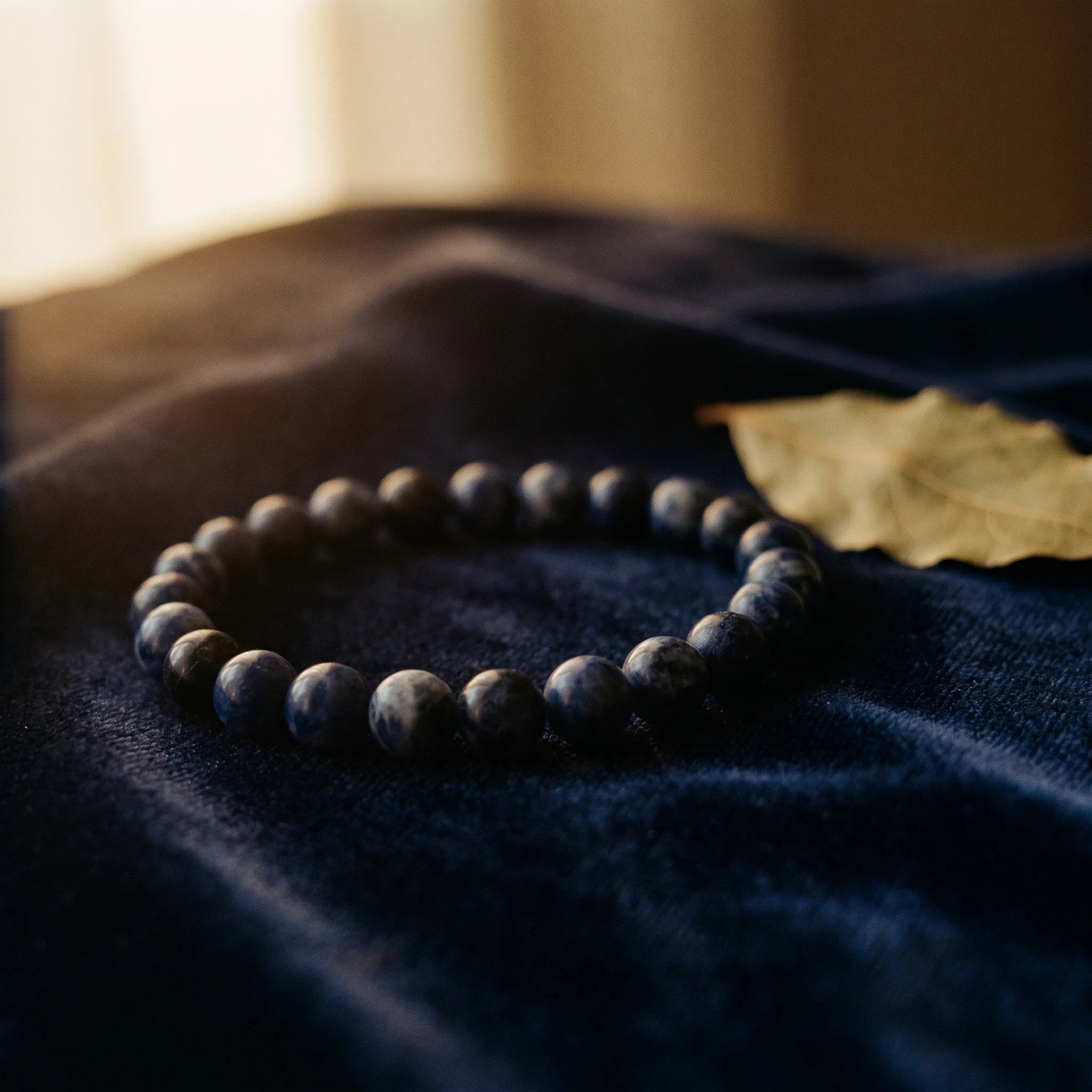 La Voix — Bracelet de sodalite 8mm — vue principale · AURÆN Pierres d'Âme