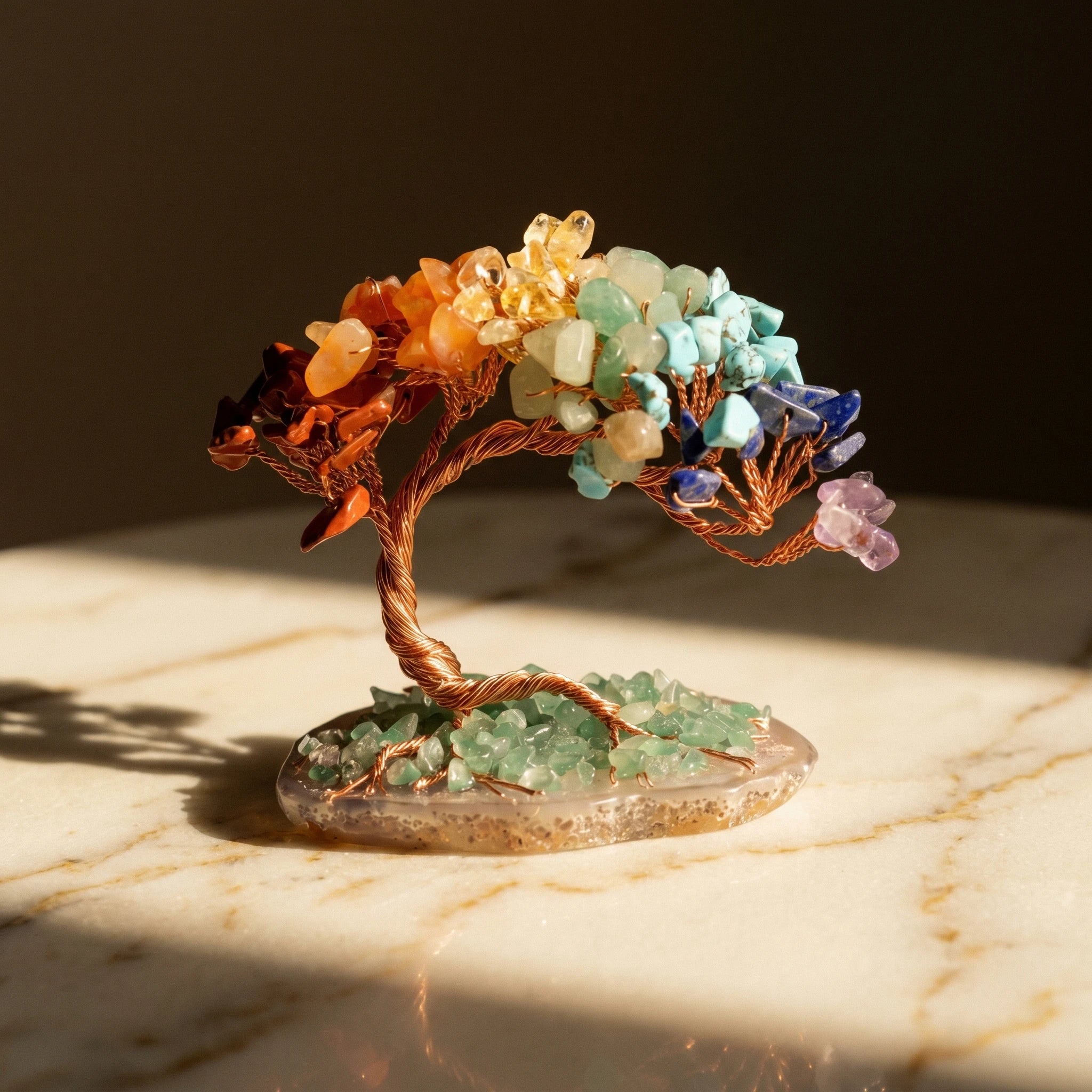 L'Arbre de Lumière — Arbre de cristal multicolore (énergie &amp; abondance) — détail matière · AURÆN Pierres d'Âme