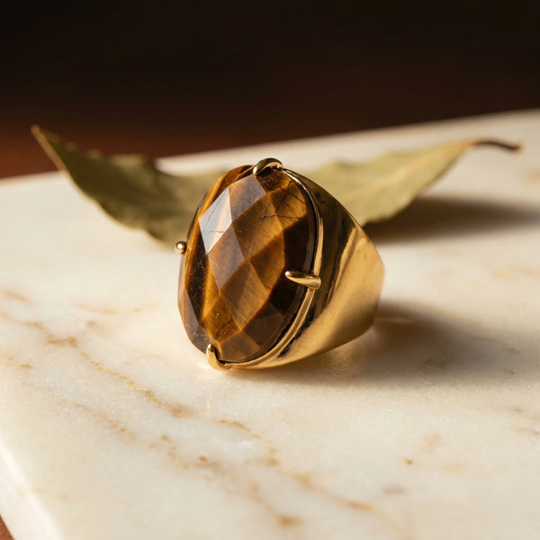 L'Œil de Tigre au Doigt — Bague pierre du courage