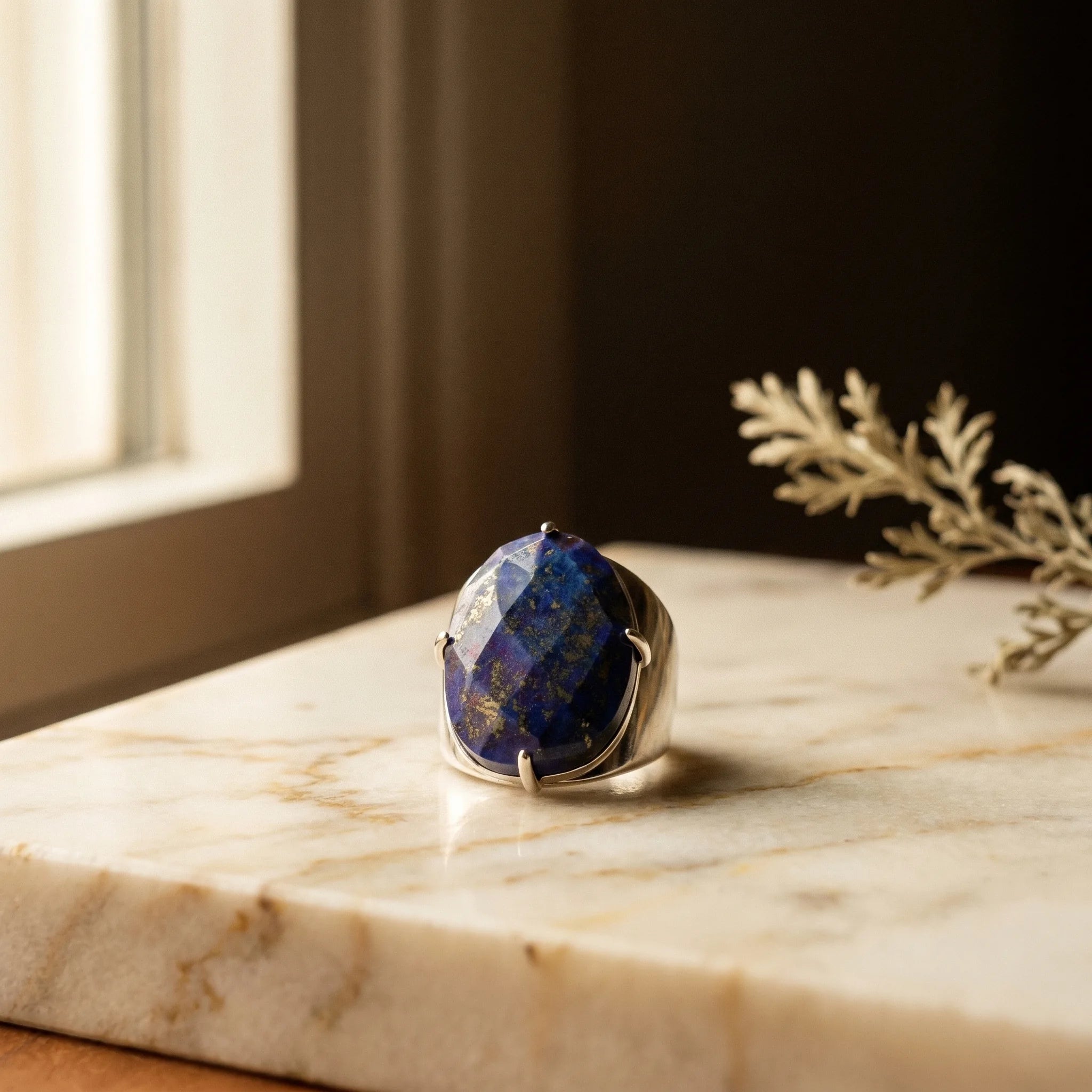 Le Lapis au Doigt — Bague lapis-lazuli — présence variante · AURÆN Pierres d'Âme
