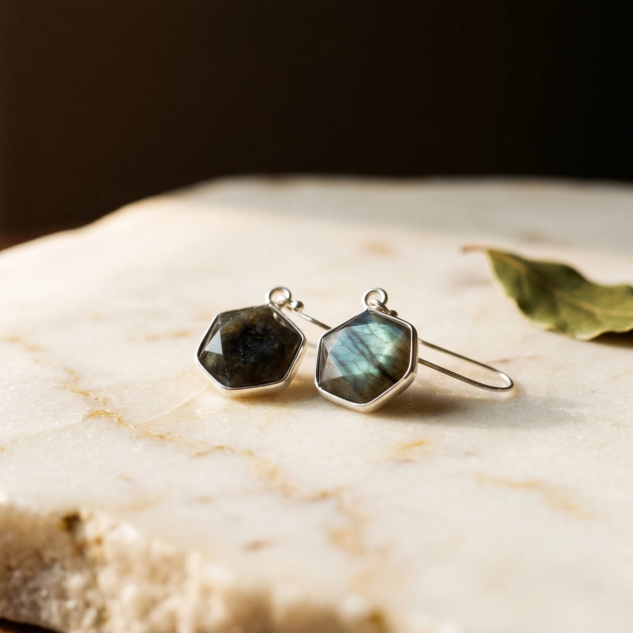 Les Géométriques — Boucles d'oreilles formes en pierres — vue principale · AURÆN Pierres d'Âme
