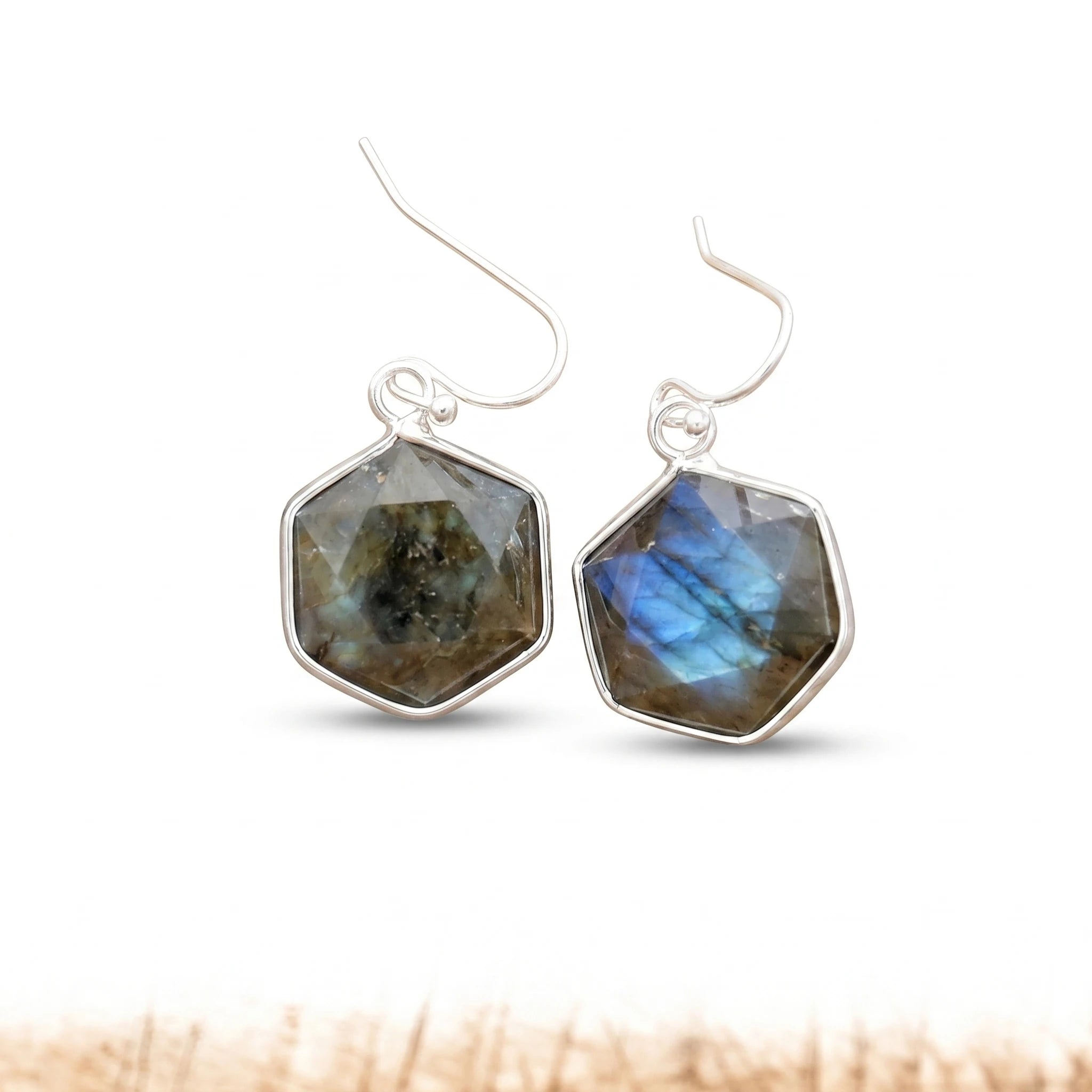 Les Géométriques — Boucles d'oreilles formes en pierres — packshot fond blanc · AURÆN Pierres d'Âme