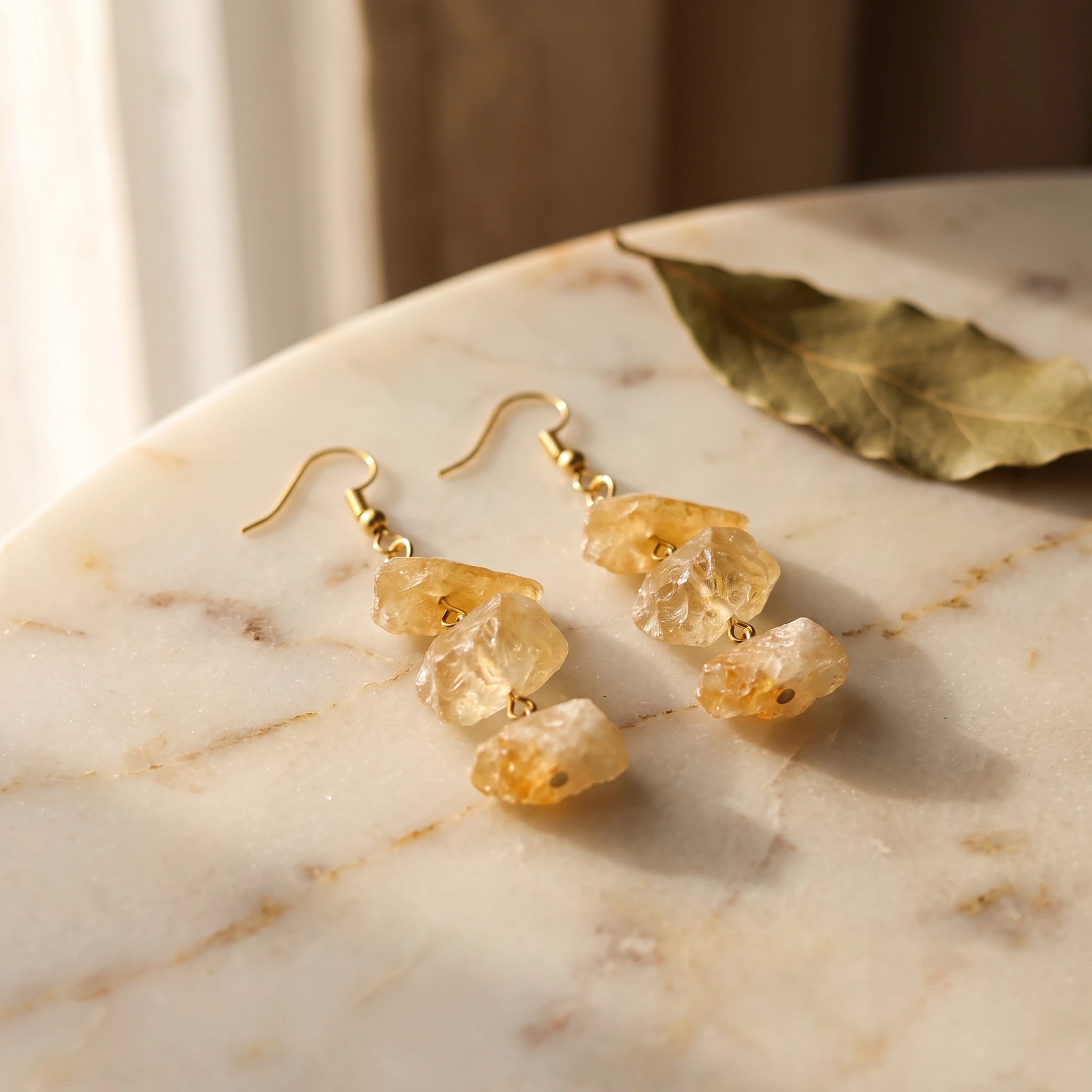 L'Échelle — Boucles d'oreilles à 3 étages en pierres — présence variante · AURÆN Pierres d'Âme