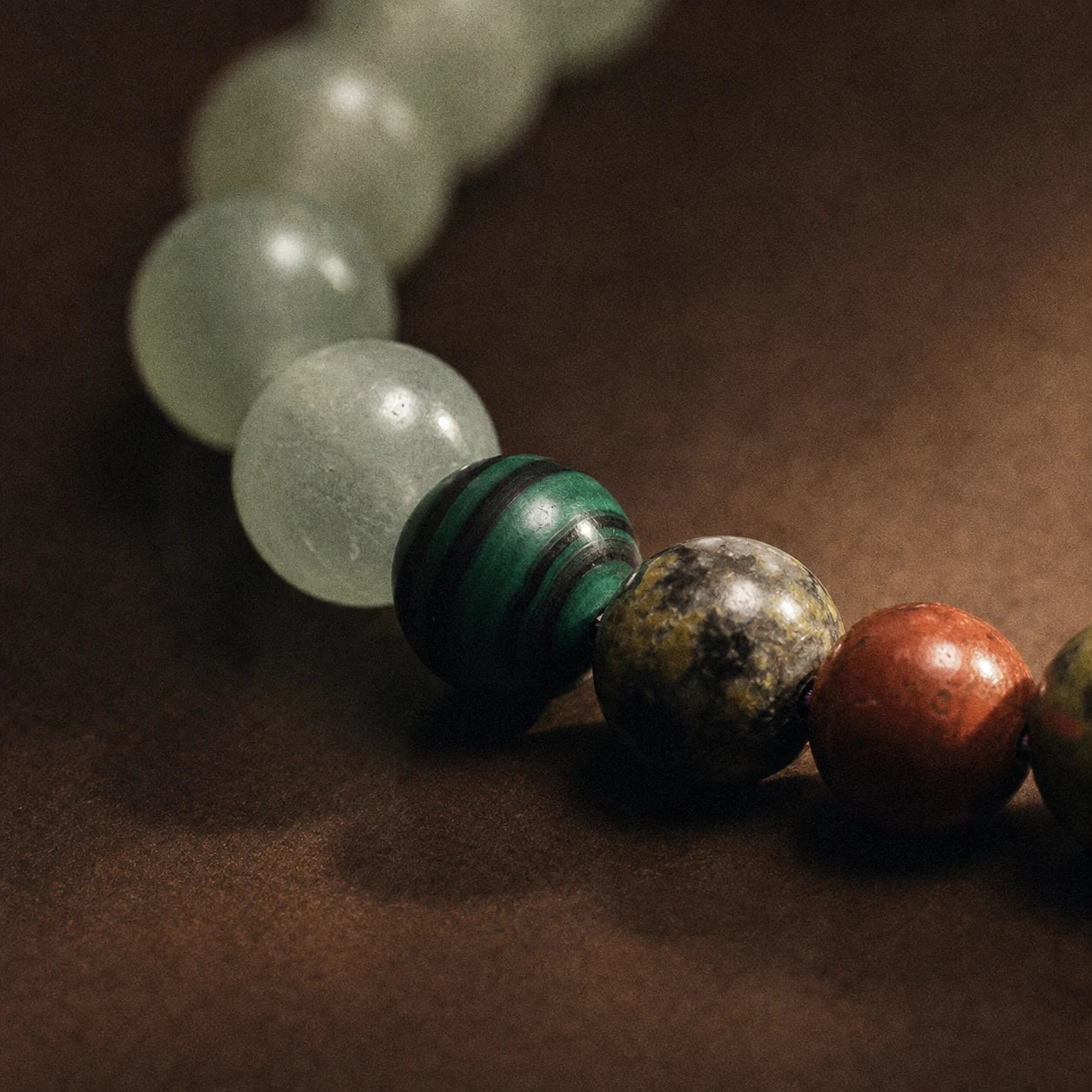 La Source — Bracelet de force intérieure — détail matière · AURÆN Pierres d'Âme
