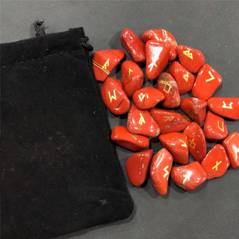 Les Runes de Jaspe Rouge — Set Futhark viking vitalité ancrage | AURÆN