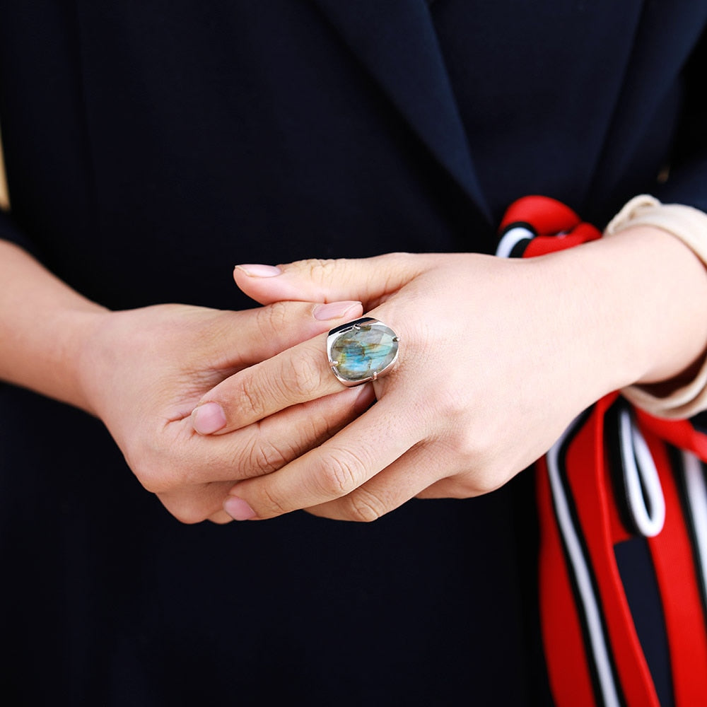 La Labradorite au Doigt — bague labradorite AURÆN