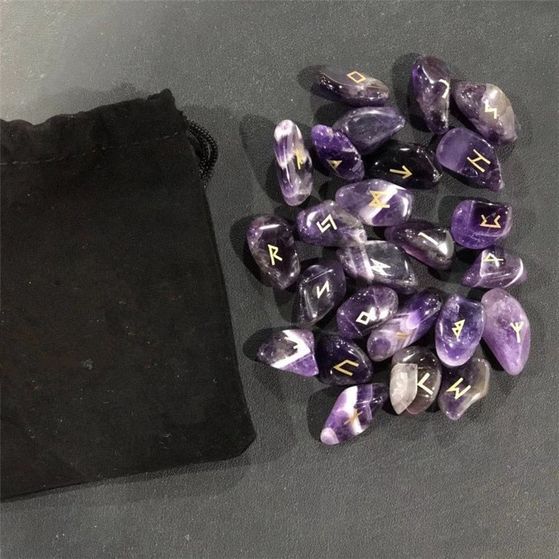 Les Runes d'Améthyste — Set Futhark viking violet intuition | AURÆN