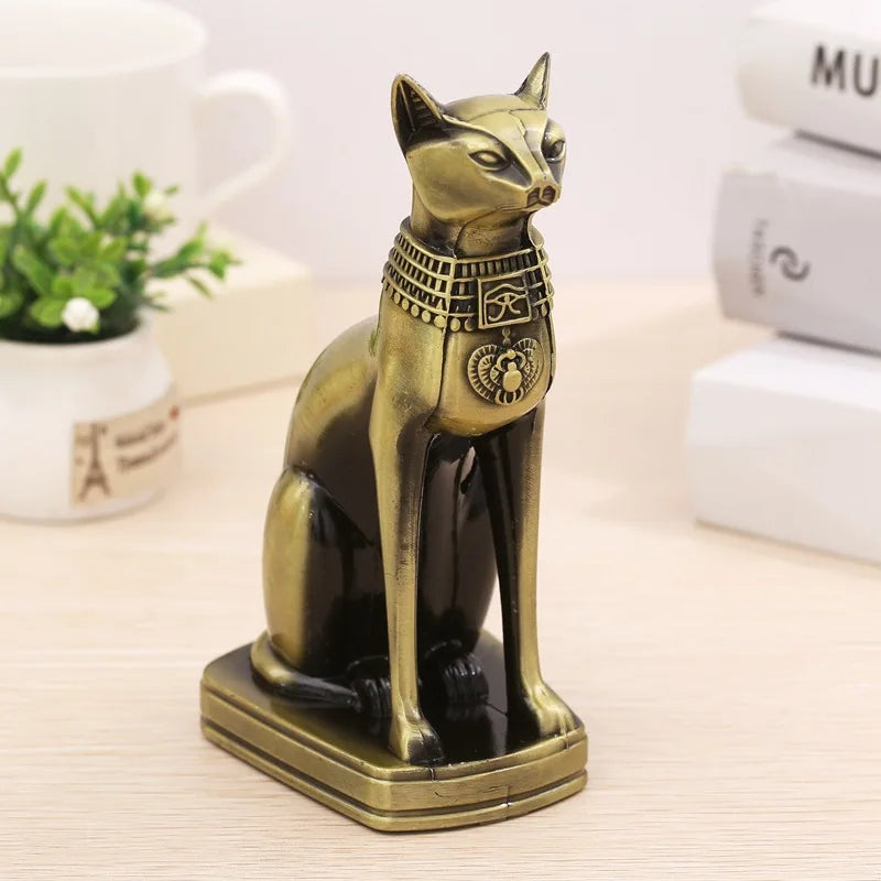 La Bastet — Statuette de chat égyptien en métal vintage